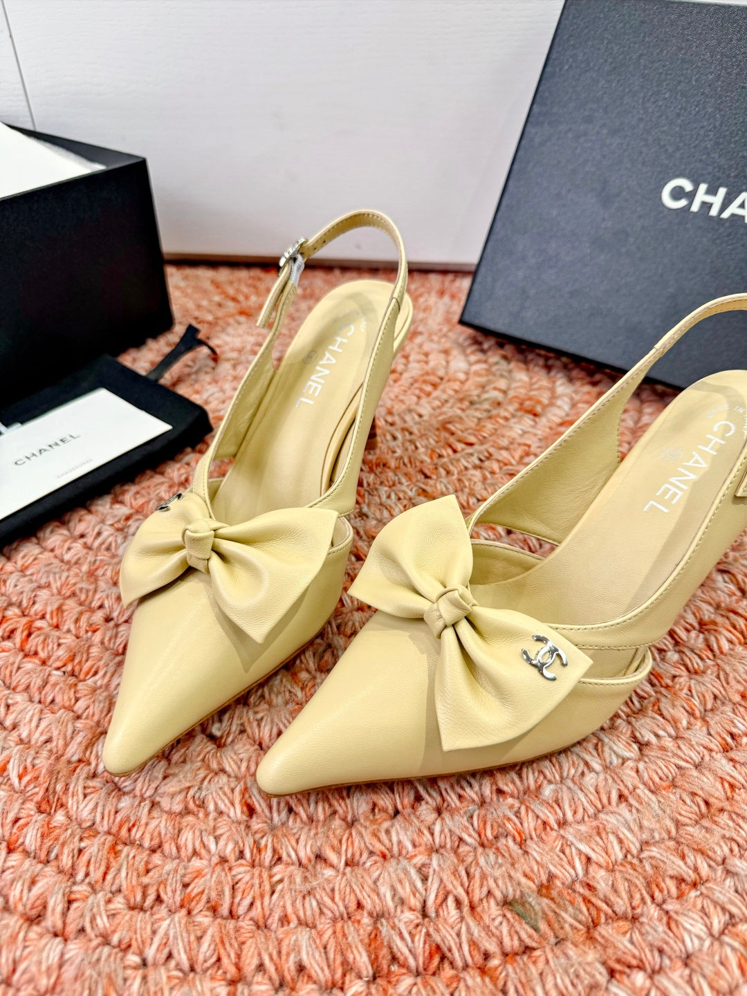 CC 26s Bow Heels Slingback Beige Sheepskin 703668