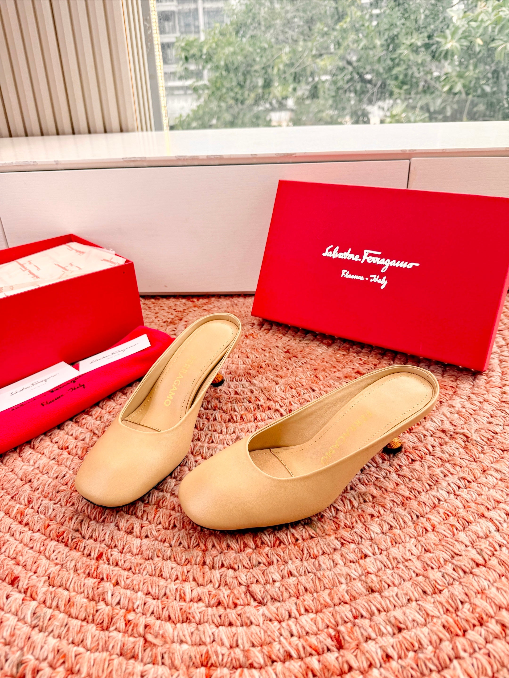 Ferragamo Salvatore Mule Beige Sheepskin 760453