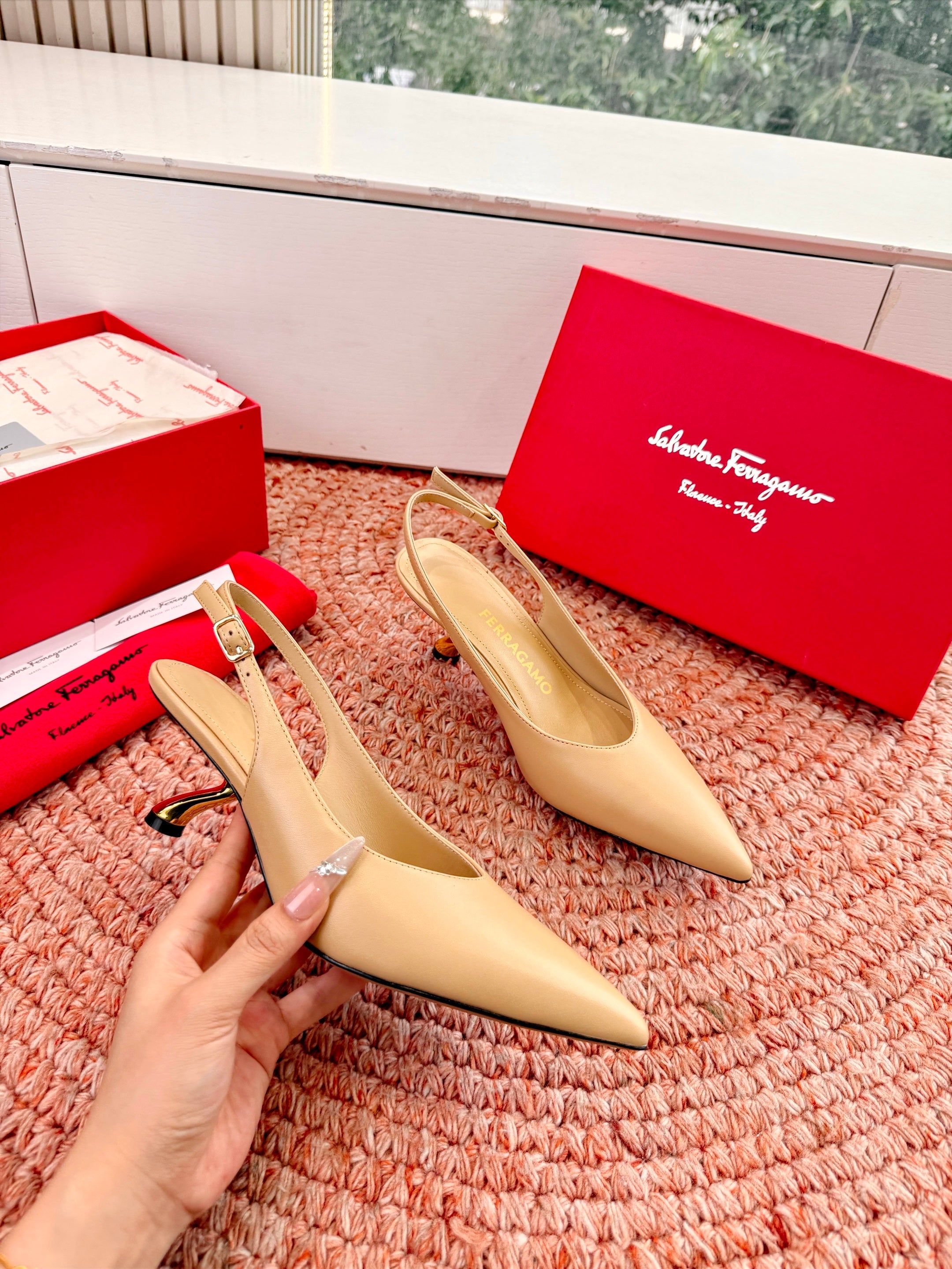 Ferragamo Salvatore Slingback Beige Sheepskin 760456