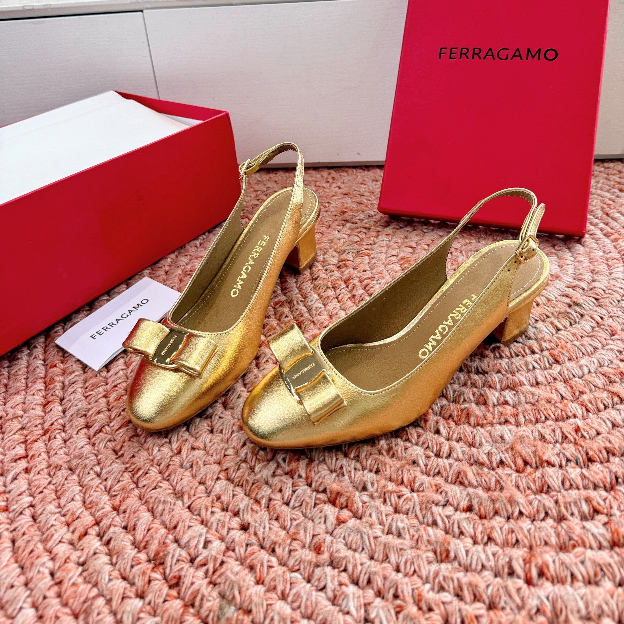 Ferragamo Vara Slingback Gold Sheepskin 760462