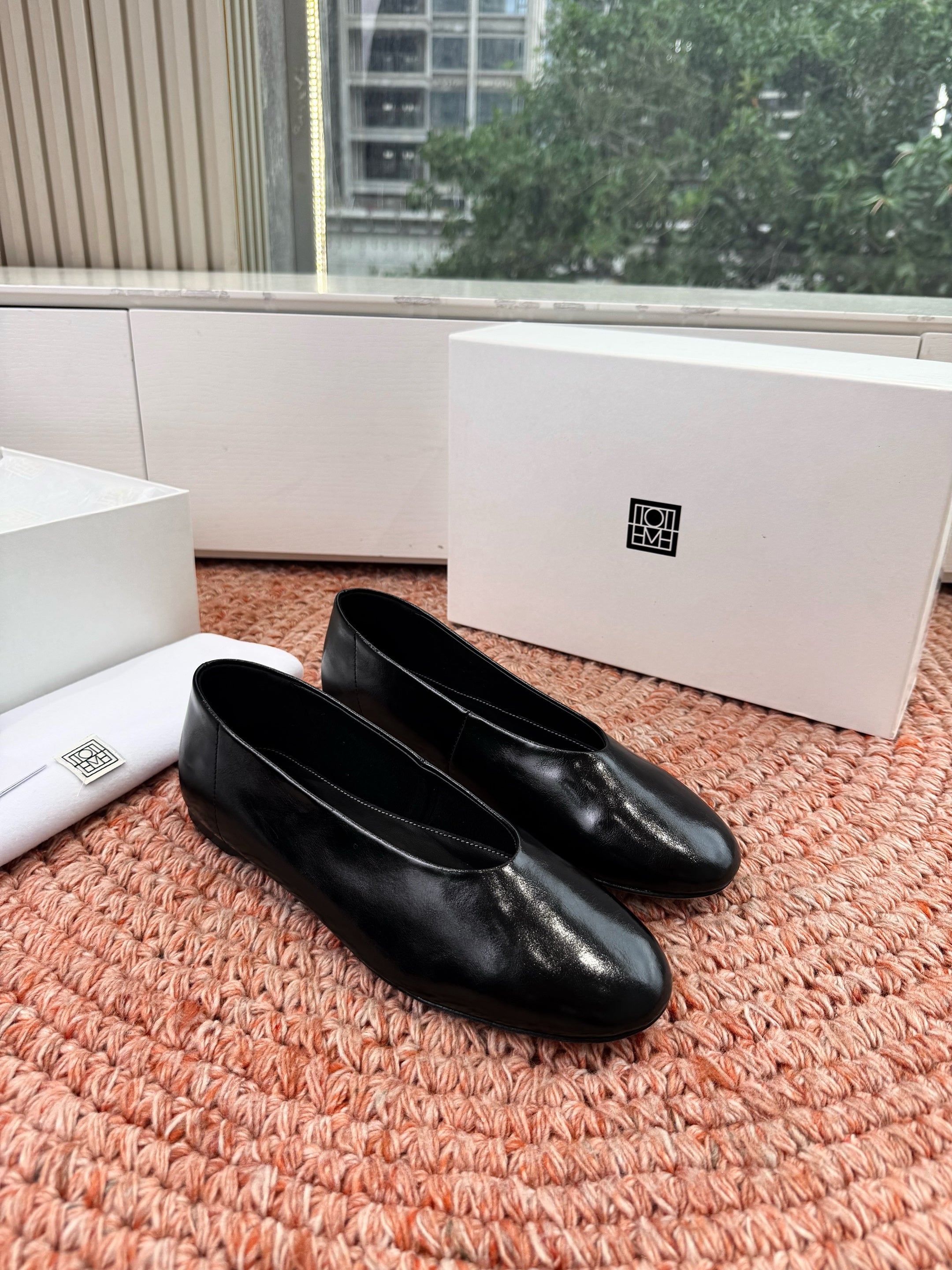 Toteme Ballerinas Black Glossy Leather 760433