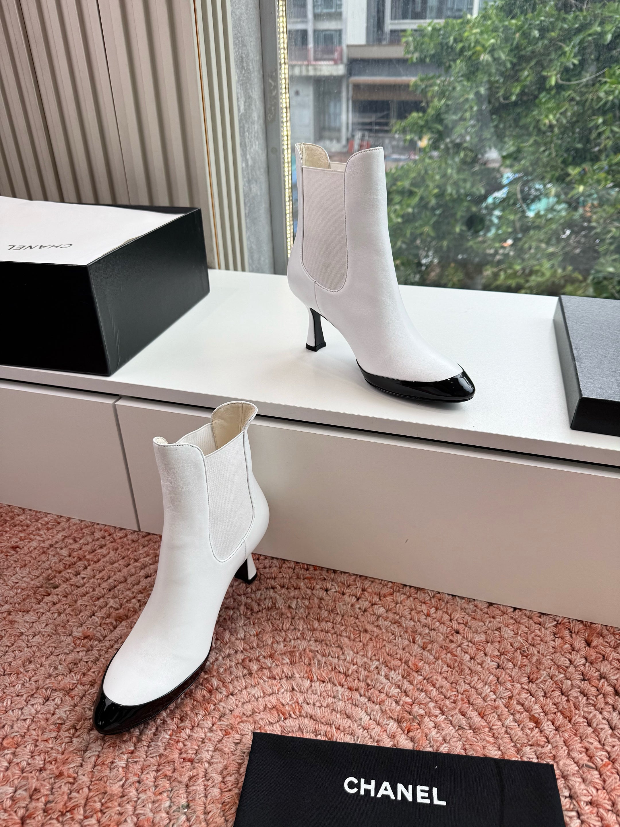 CC 26s Boot Black White Lambskin Patent Leather 916015