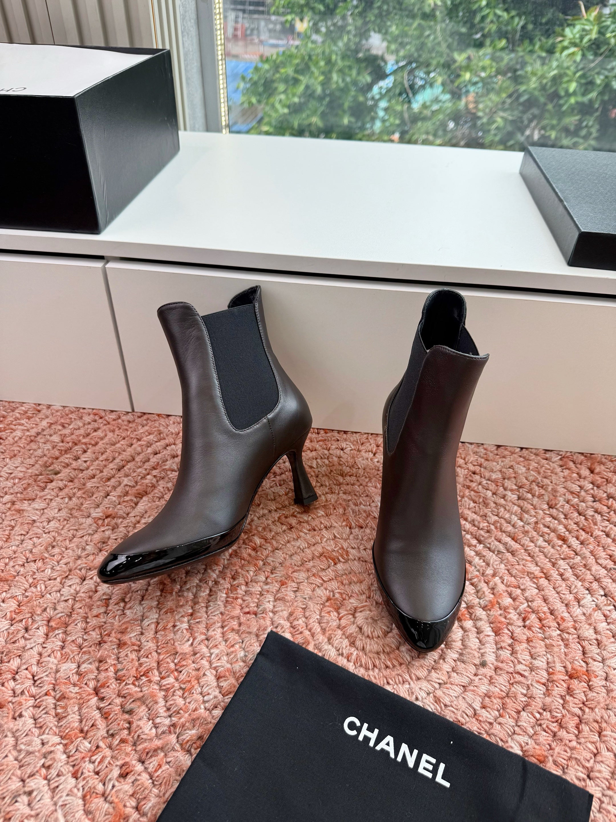 CC 26s Boot Black Coffee Lambskin Patent Leather 916016