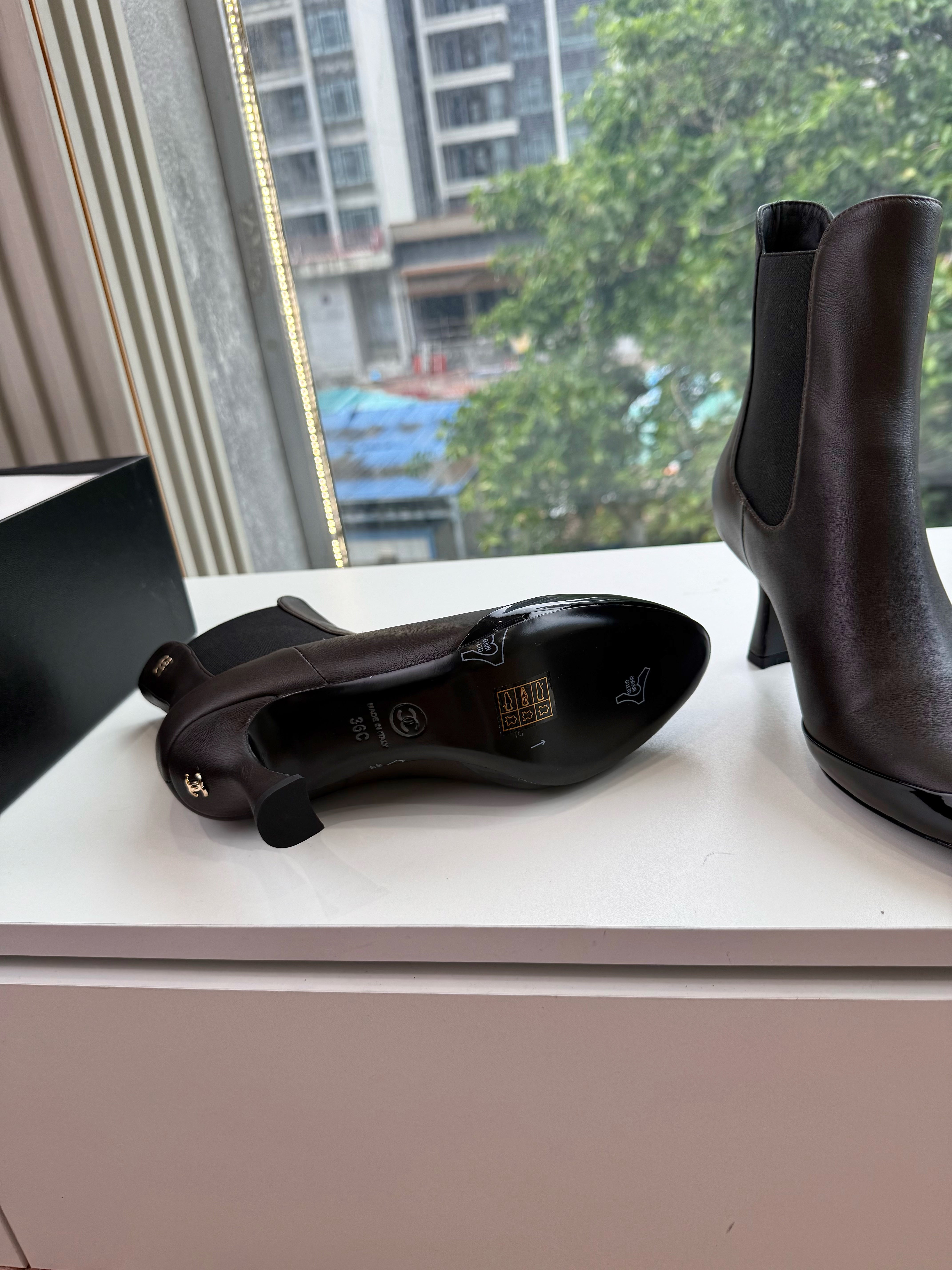 CC 26s Boot Black Coffee Lambskin Patent Leather 916016
