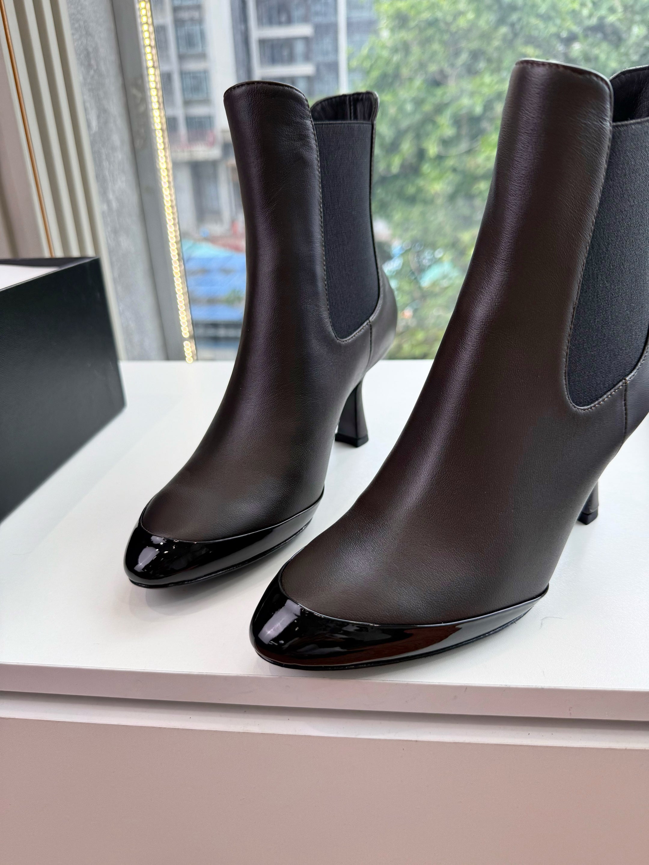 CC 26s Boot Black Coffee Lambskin Patent Leather 916016