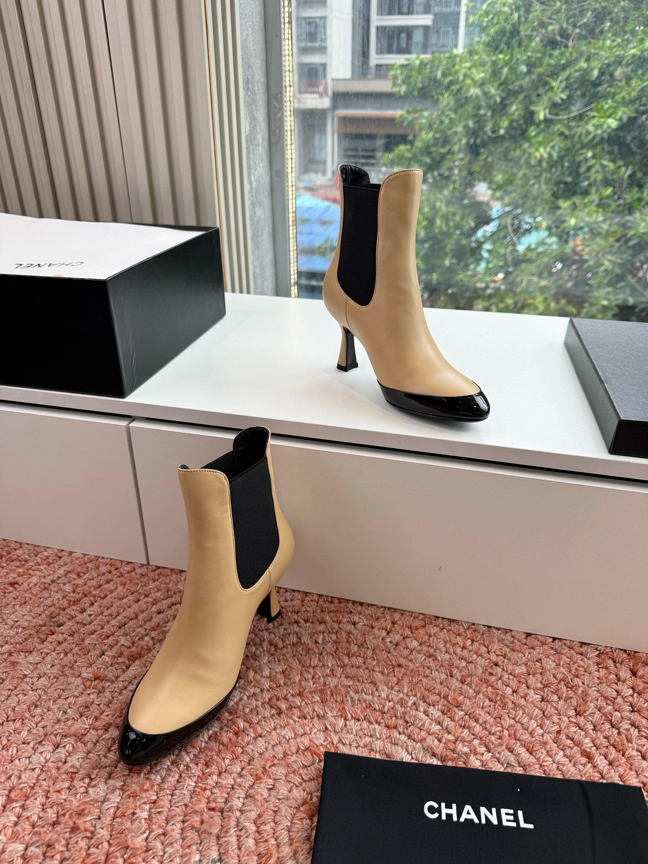 CC 26s Boot Black Beige Lambskin Patent Leather 916017