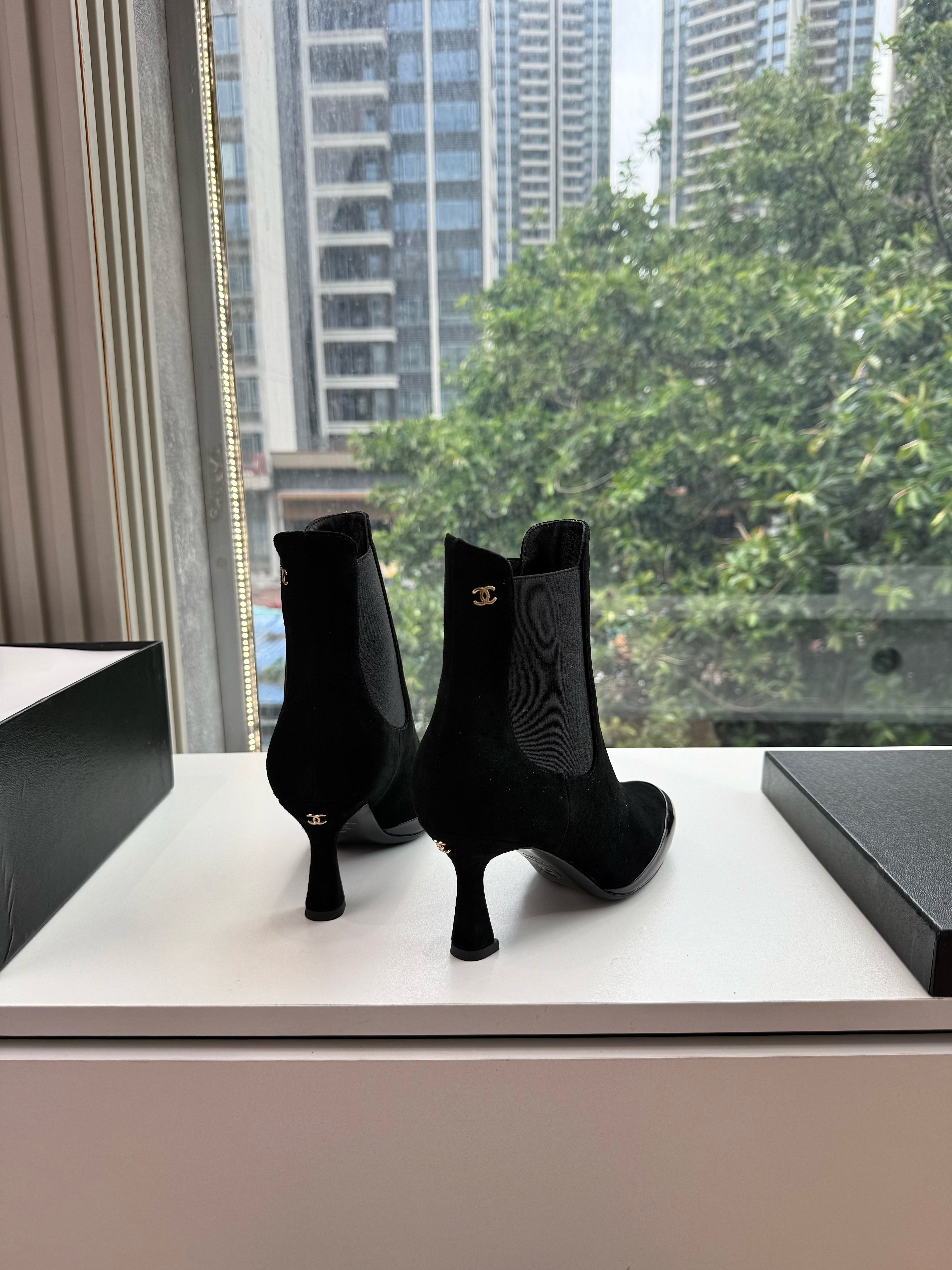 CC 26s Boot Black Suede Patent Leather 916020