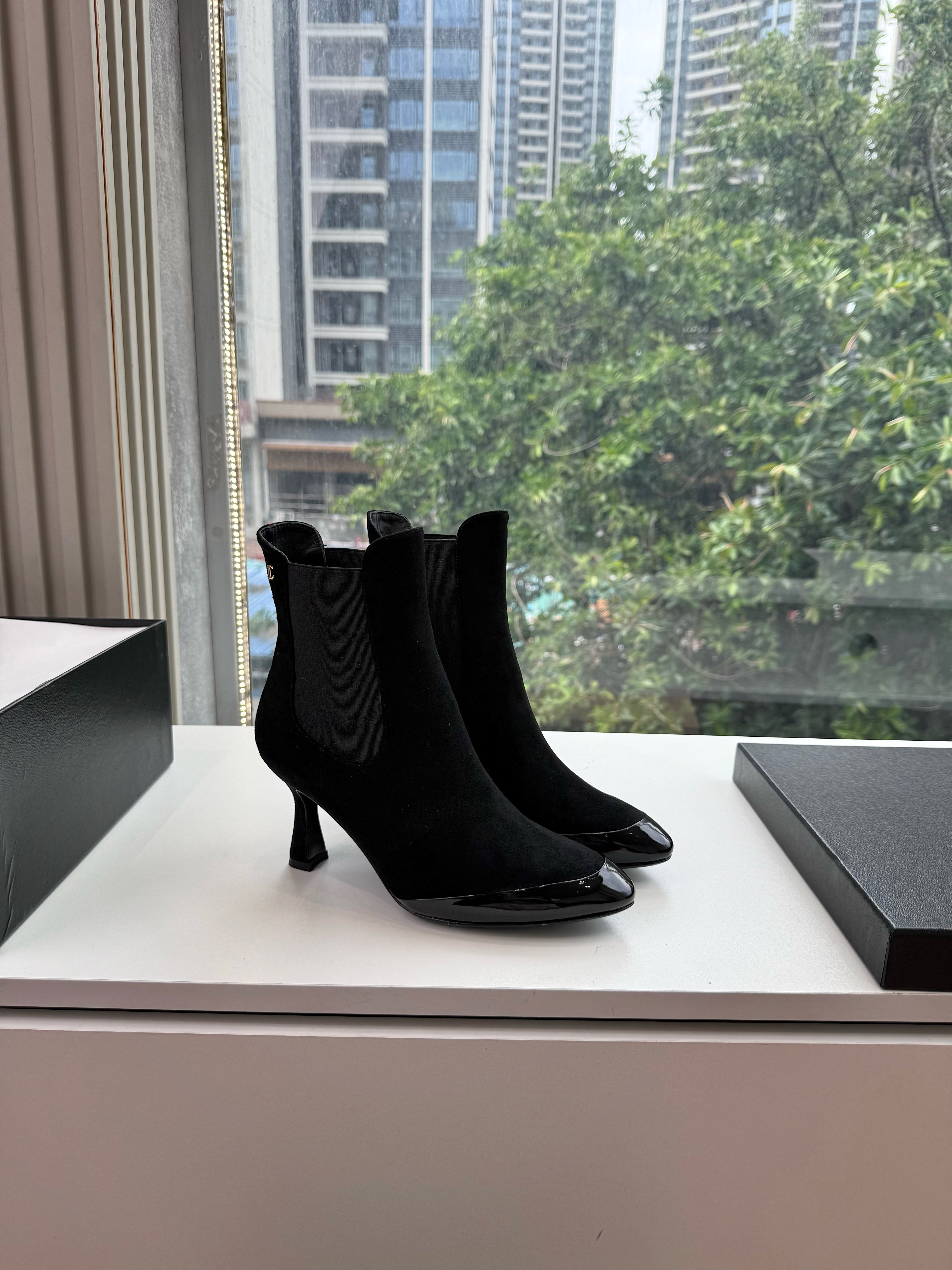 CC 26s Boot Black Suede Patent Leather 916020
