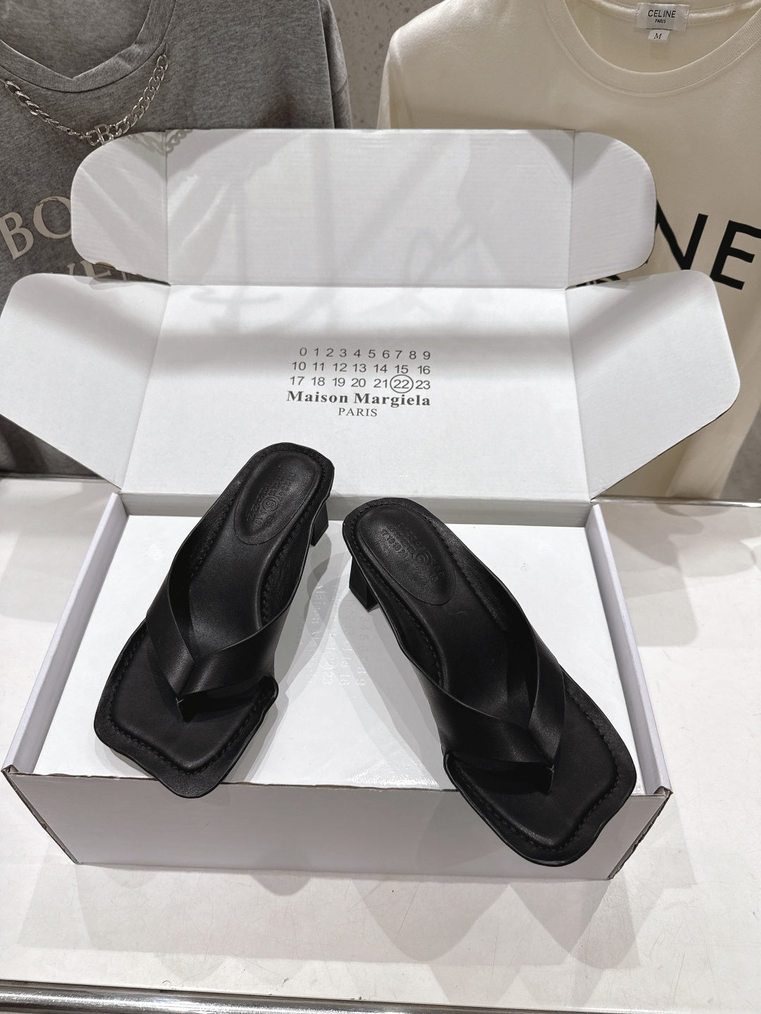 MM6 High-Heeled Flip-Flops Black Cowhide 896512