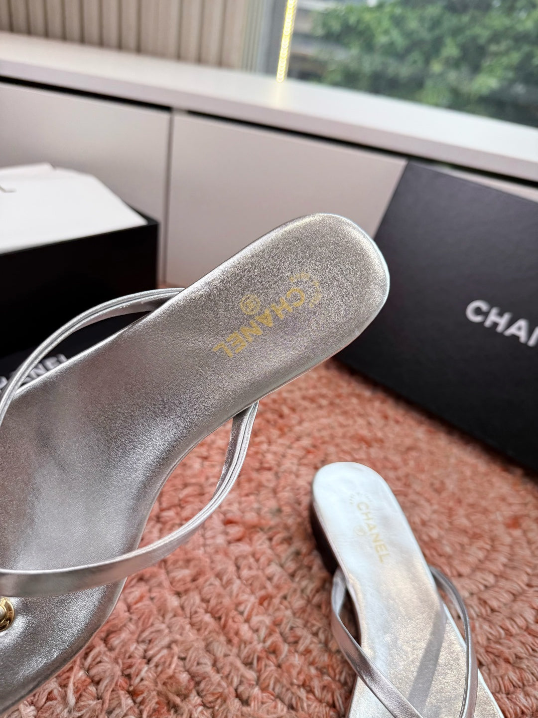 CC 26s Flip-Flops Sliver Lambskin 934852