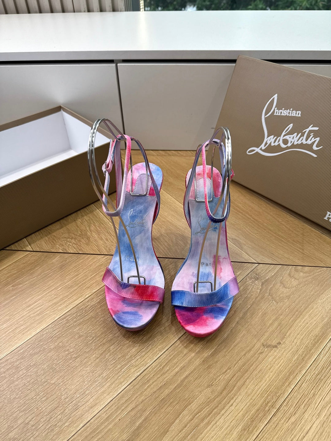 CL 26s Miss Z Sandals Colorful Leather Satin 932675