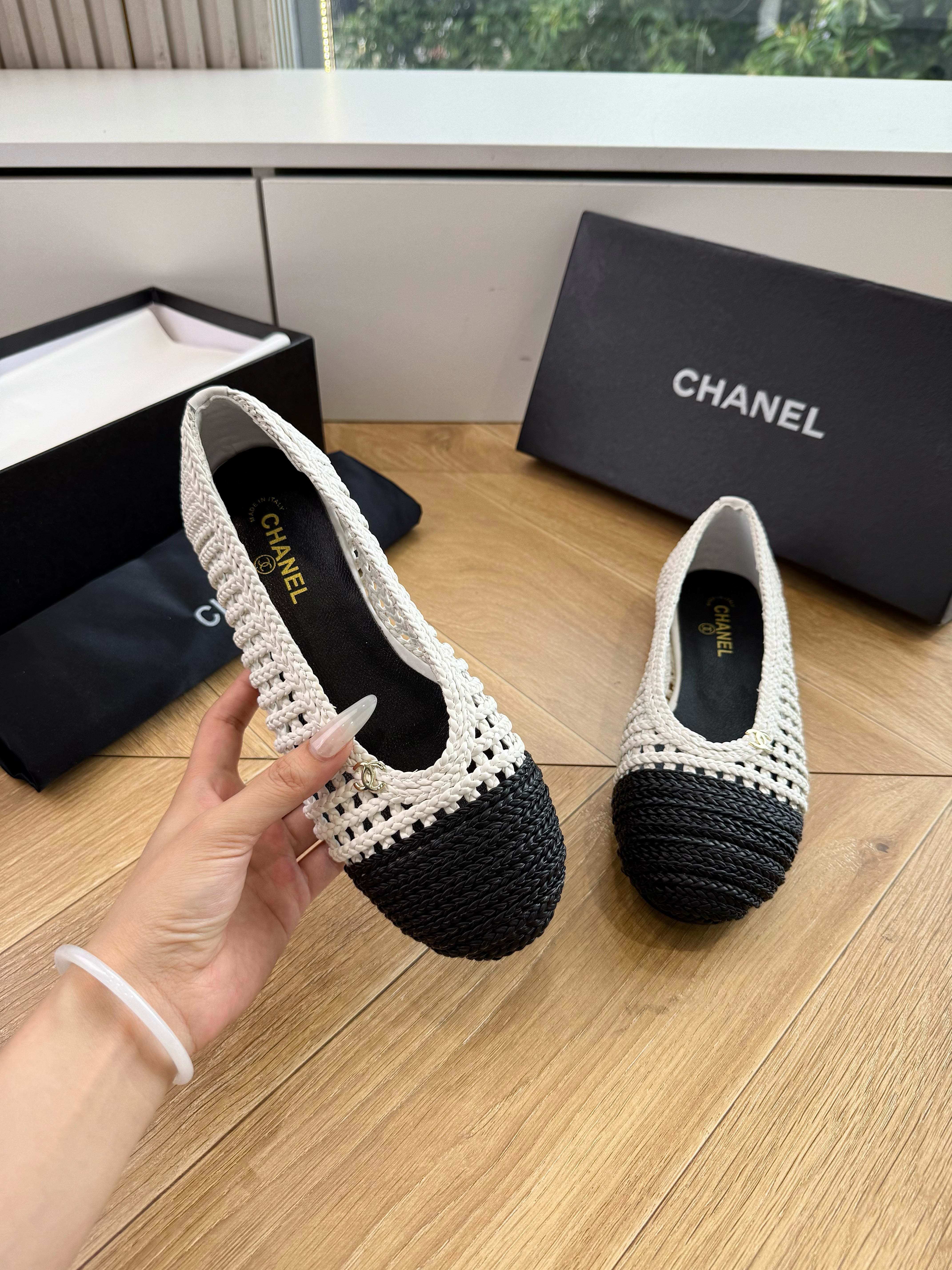 CC 26s Ballerina Flats Black White Woven Leather 916121