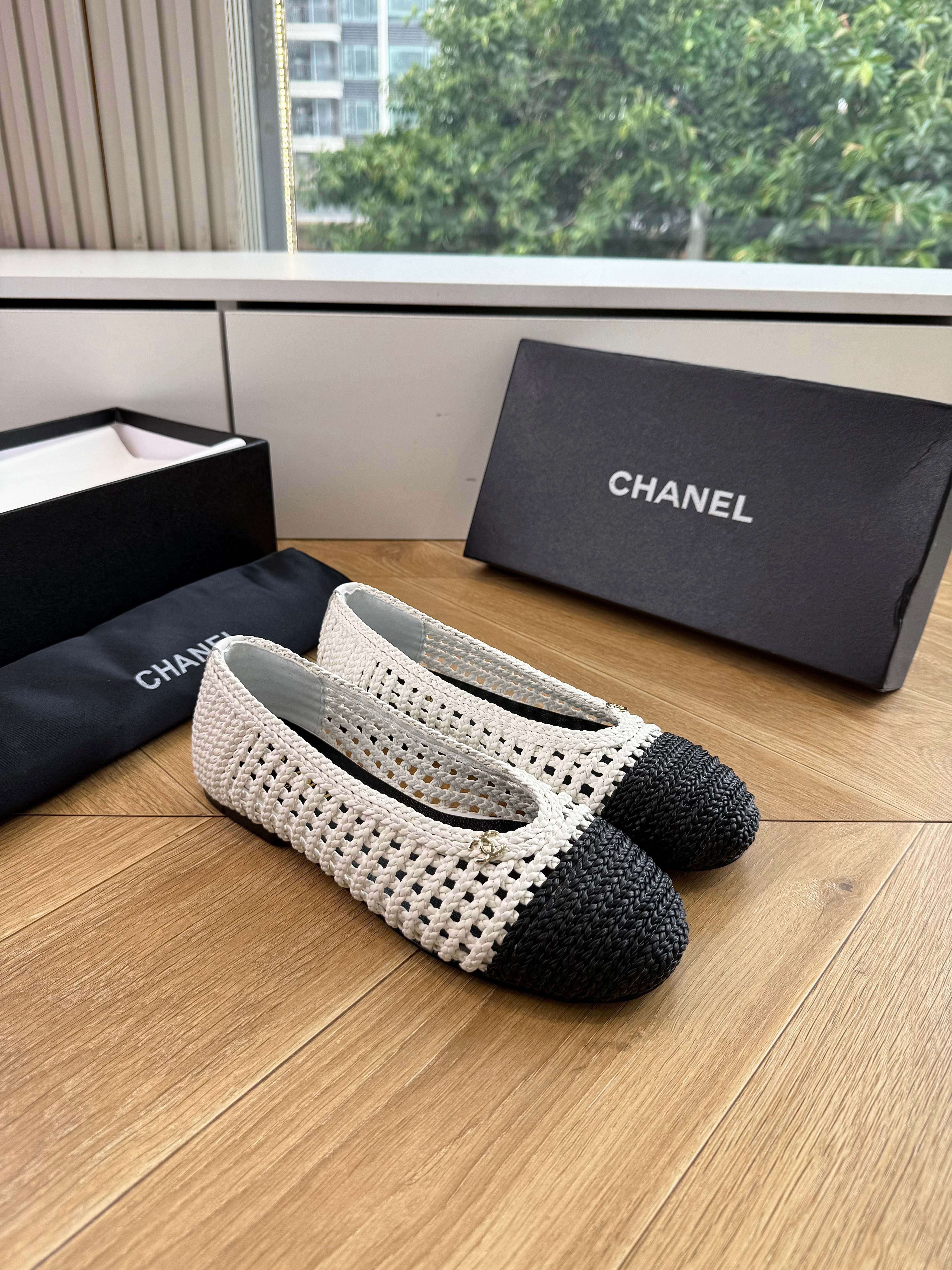 CC 26s Ballerina Flats Black White Woven Leather 916121
