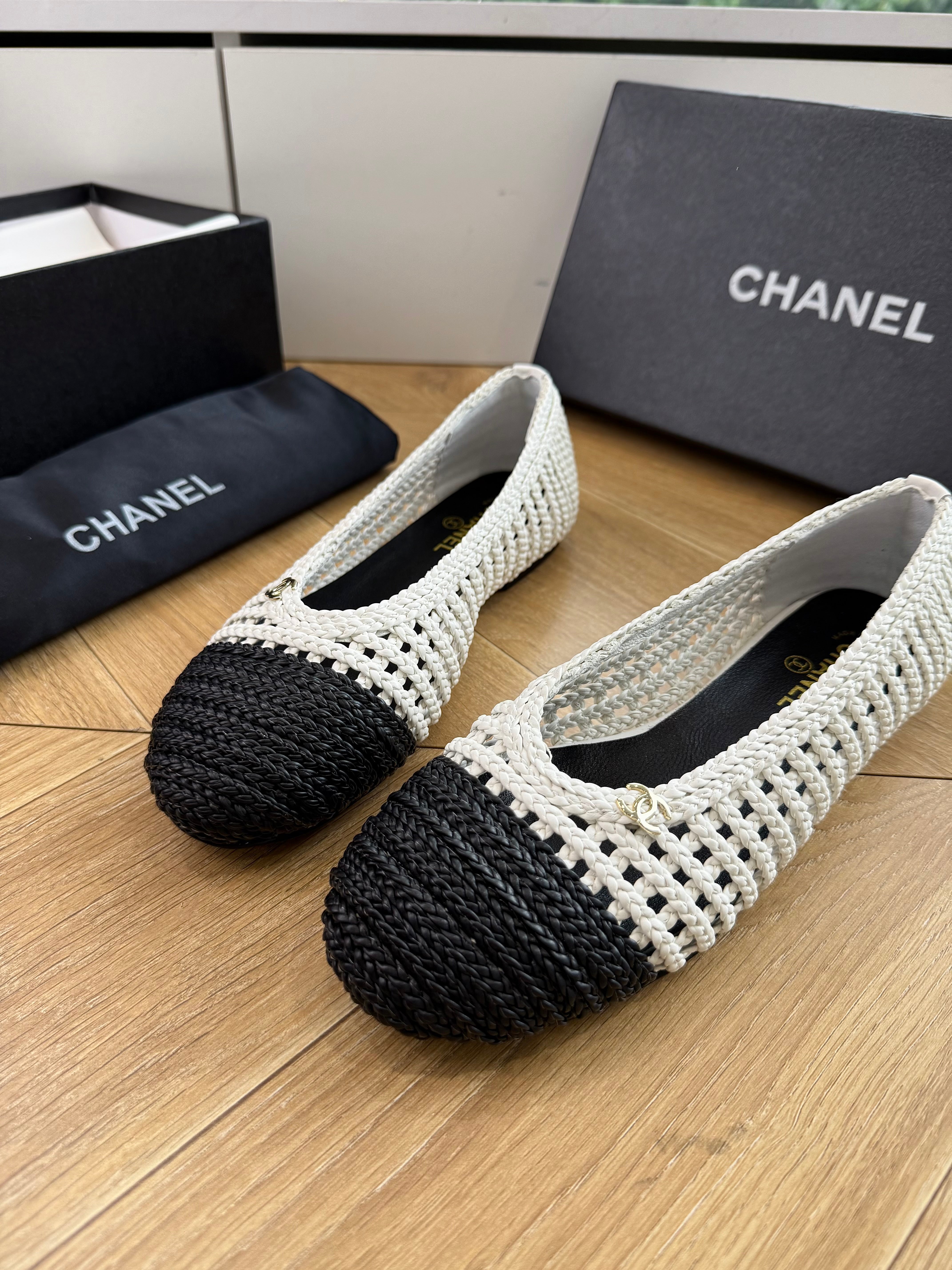 CC 26s Ballerina Flats Black White Woven Leather 916121