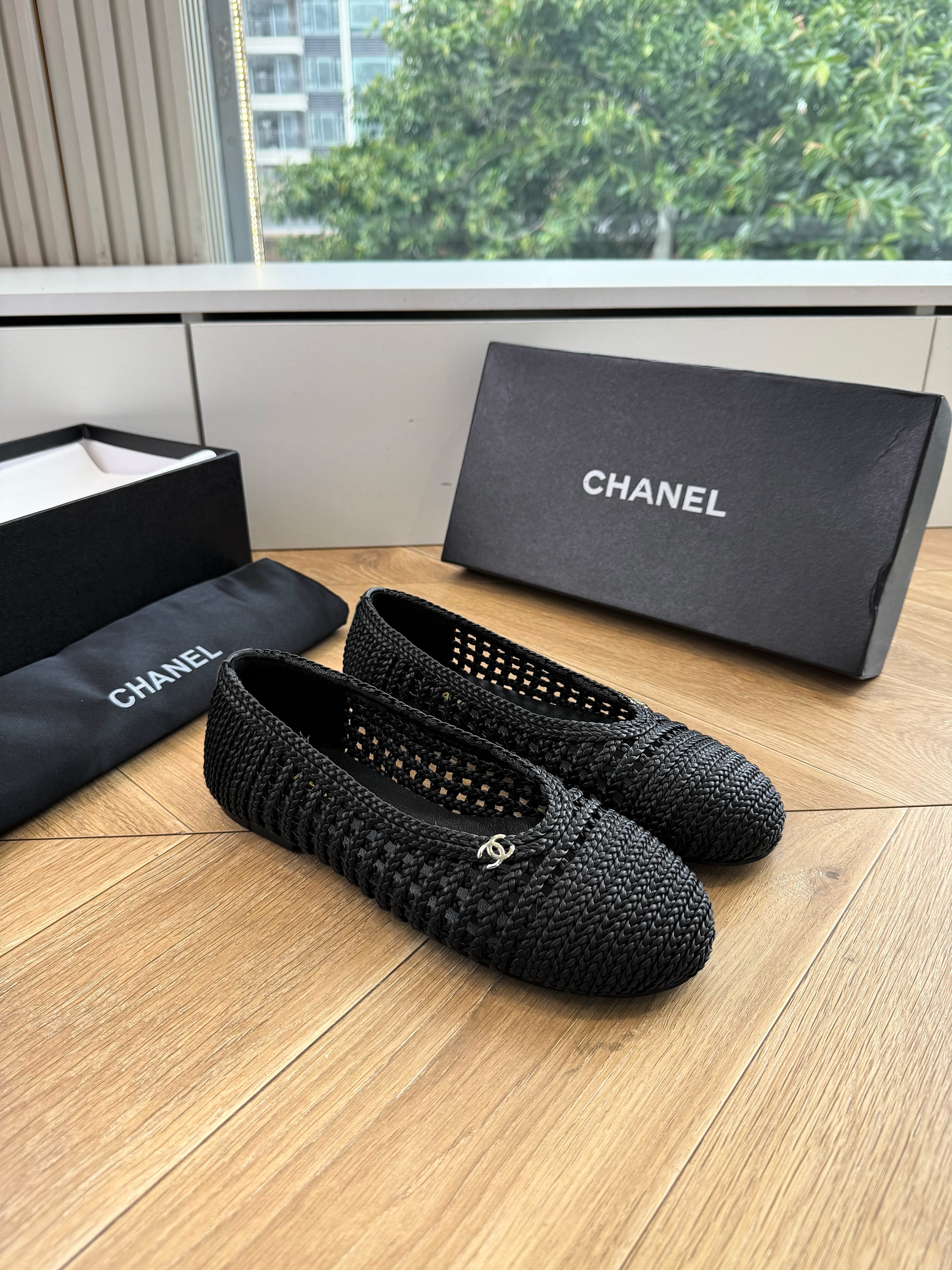 CC 26s Ballerina Flats Black Woven Leather 916122