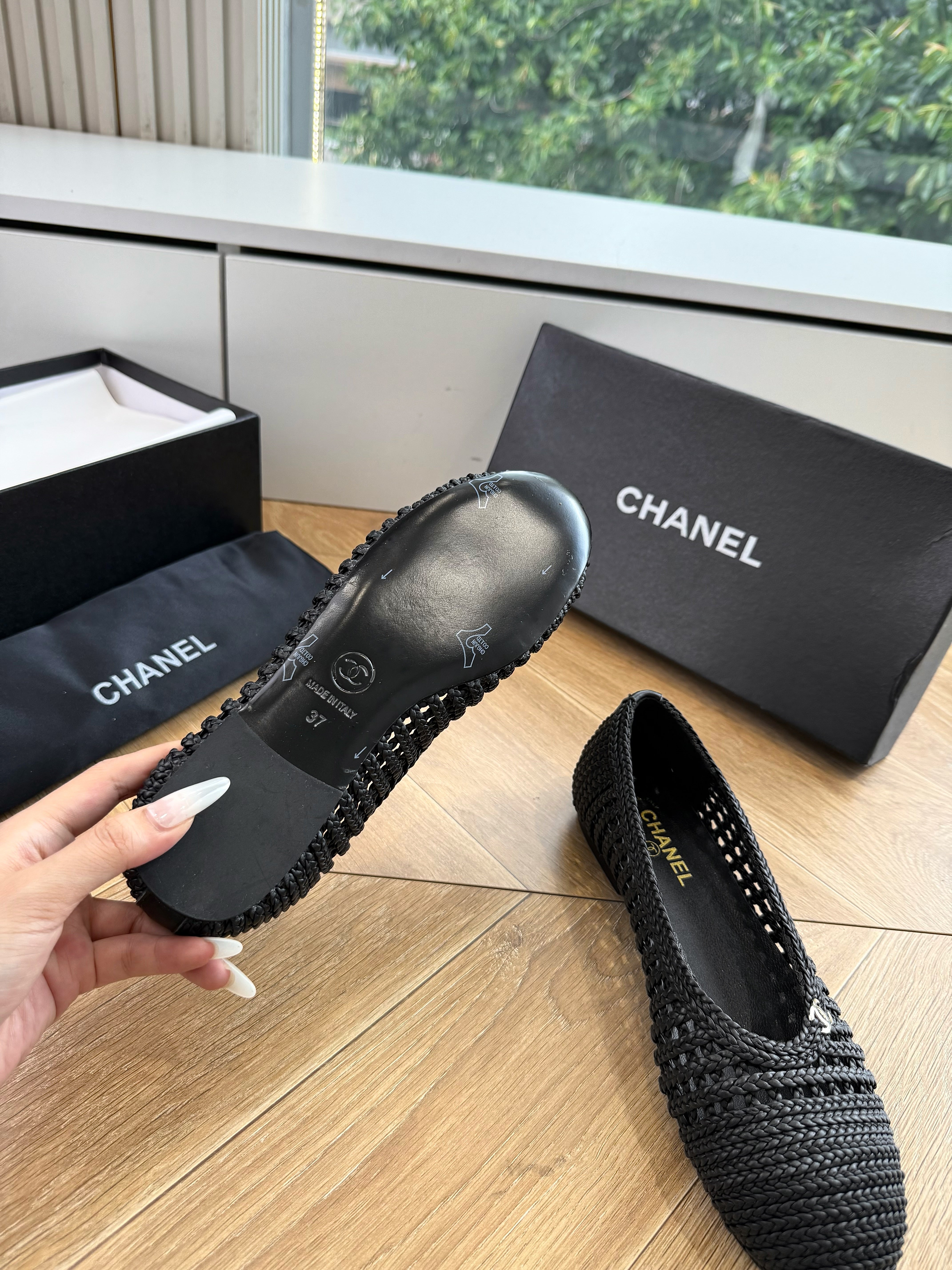 CC 26s Ballerina Flats Black Woven Leather 916122