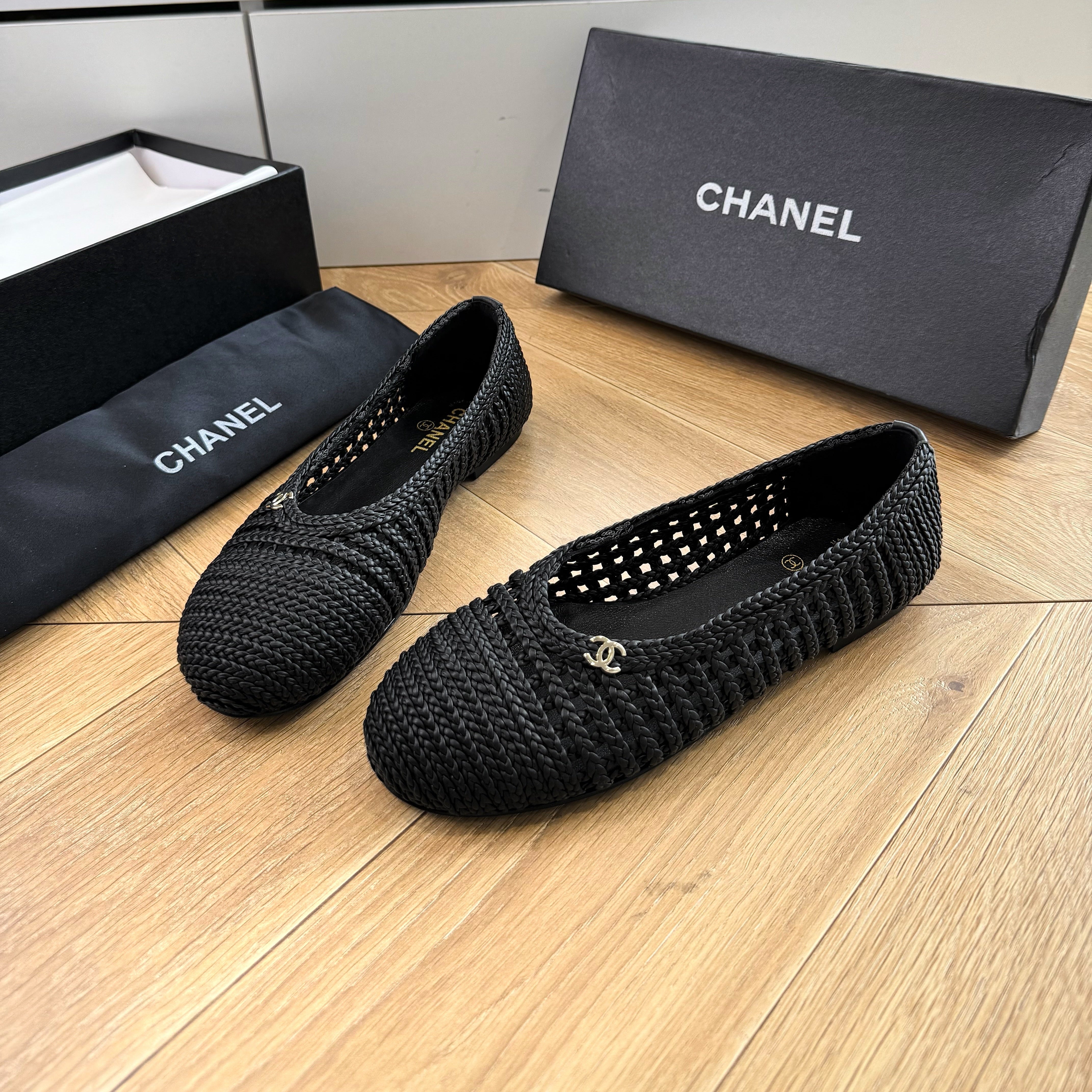 CC 26s Ballerina Flats Black Woven Leather 916122