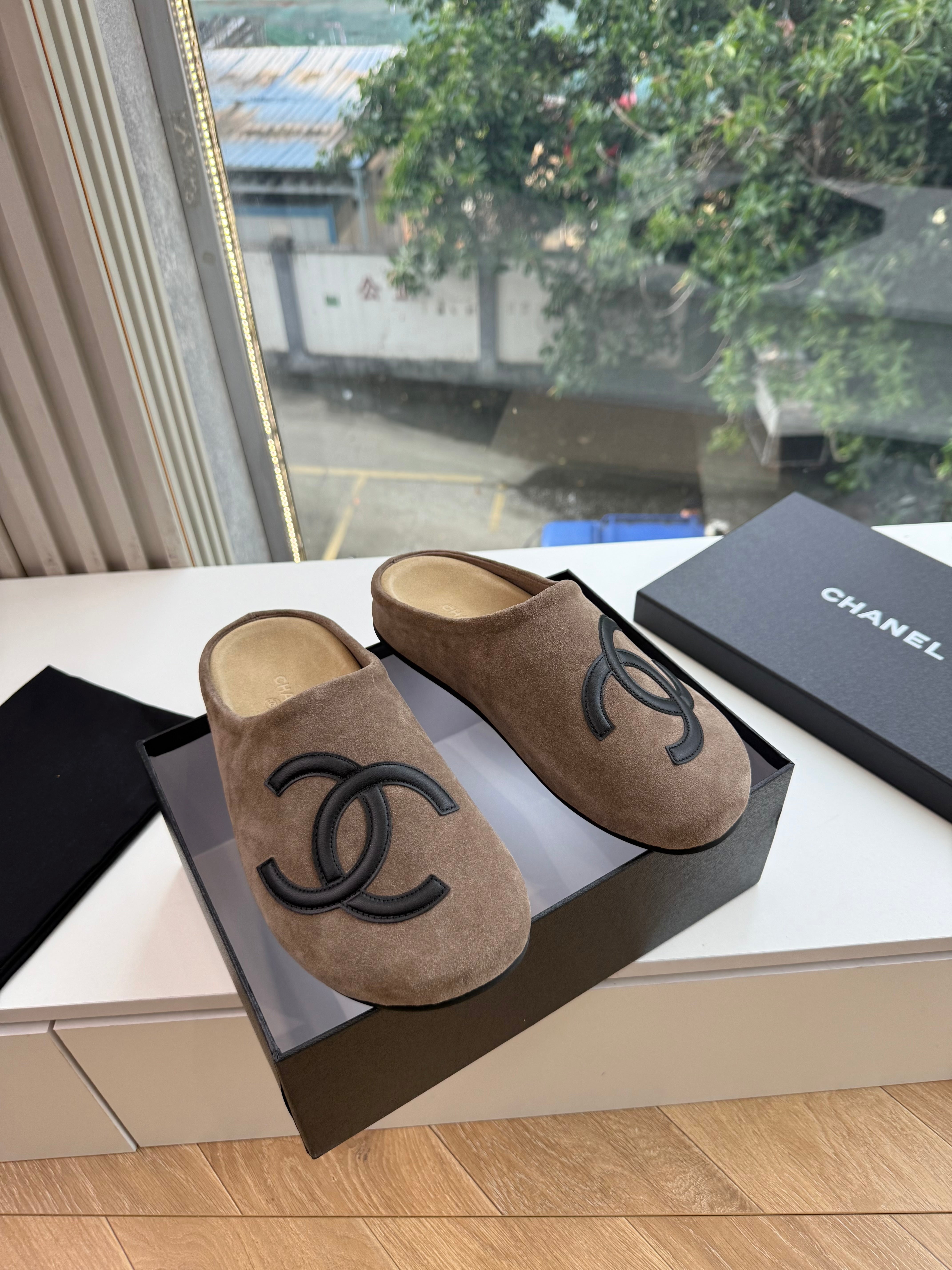 CC 26s Mules Light Taupe Suede 967488