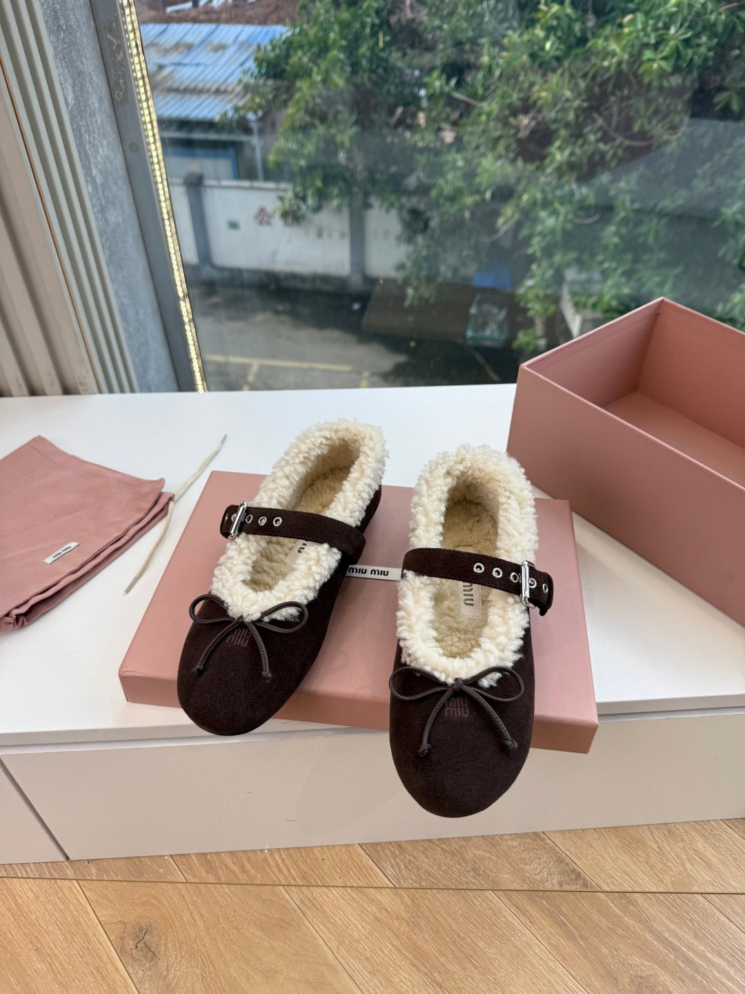 Miu 26s Ballerinas Dark Brown Suede Shearling 994177