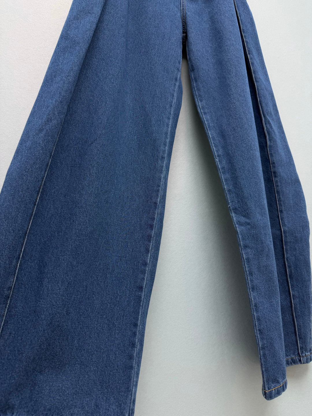 Loewe 26s Pleated Wide-Leg Jeans Blue Cotton 411630