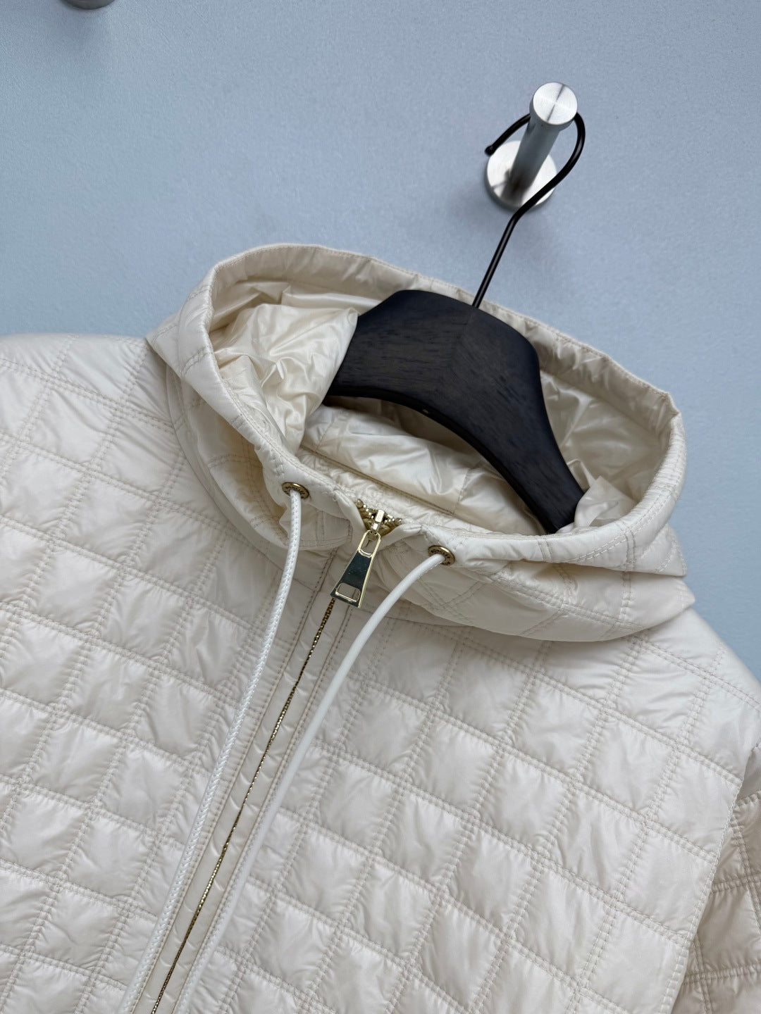 Moncler 26s Padded Coat with Classic Check Quilting Cream 425140