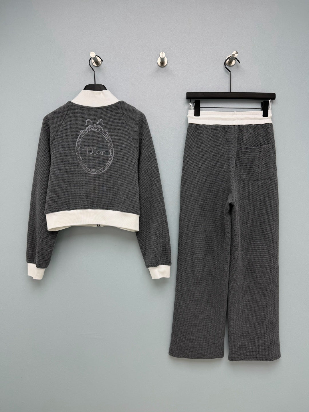 CD 26S Gray Contrast Knit Tracksuit Set 428311
