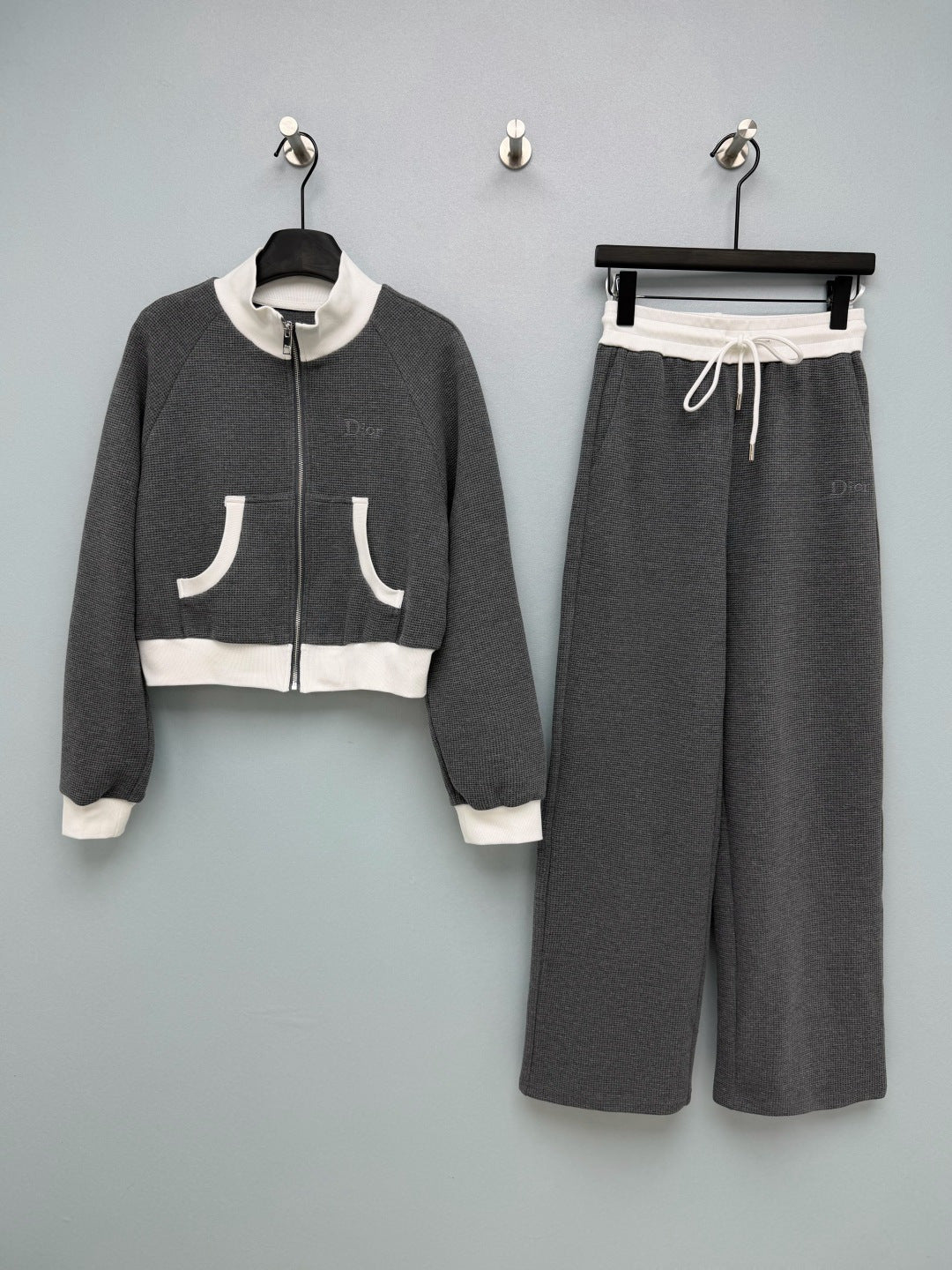 CD 26S Gray Contrast Knit Tracksuit Set 428311