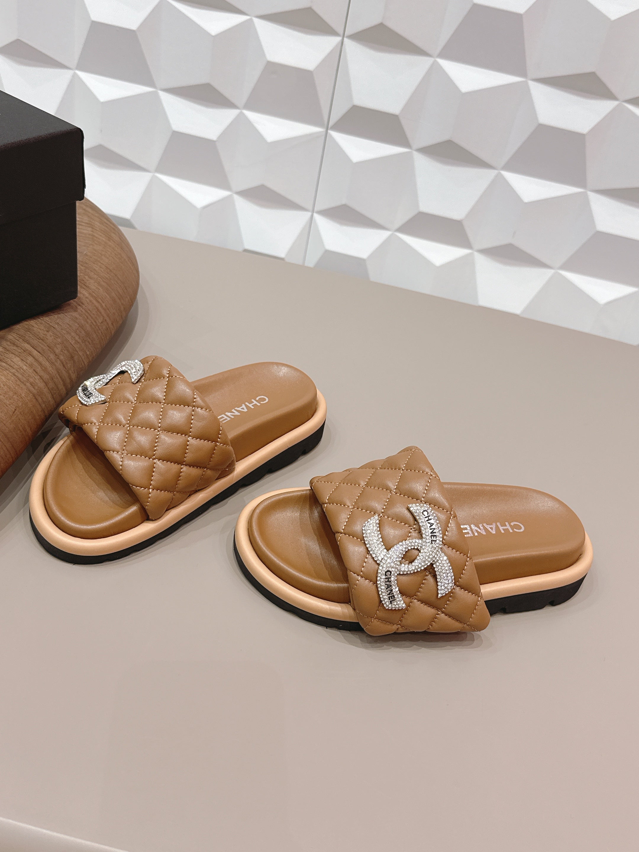 CC 26s Sandals Double C Buckle Brown Quilted Leather 613268