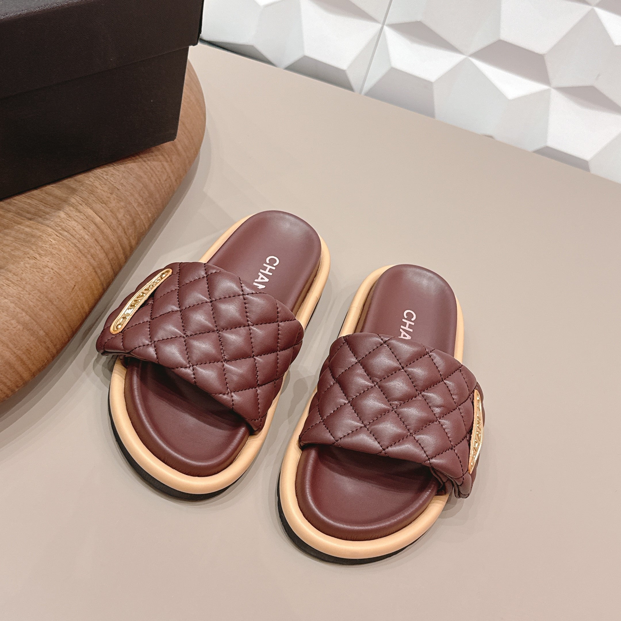 CC 26s Sandals Buckle Burgundy Quilted Leather 613272