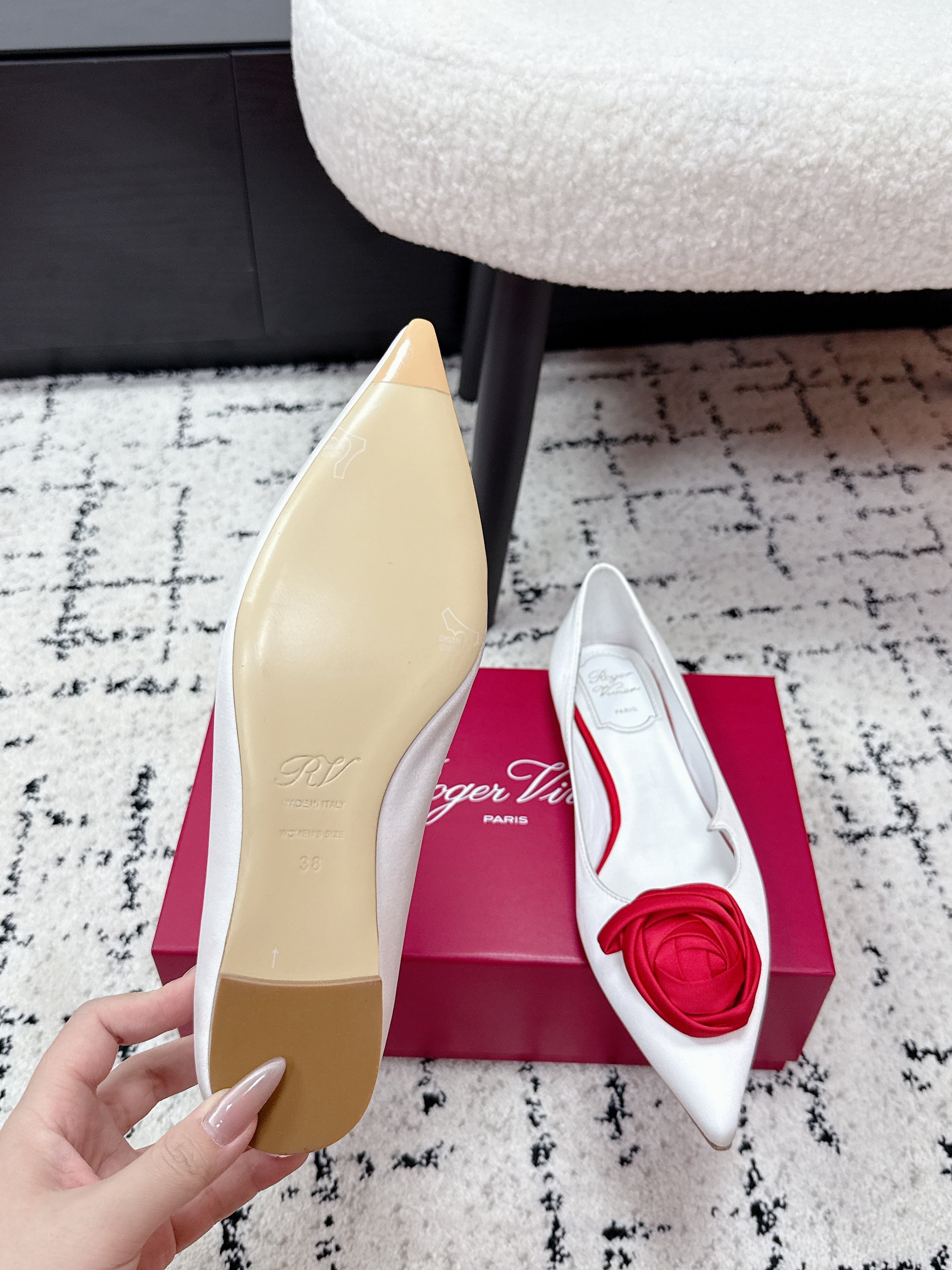 RV Rose Vivier Flower Slingback Flat White Red  Satin 617288