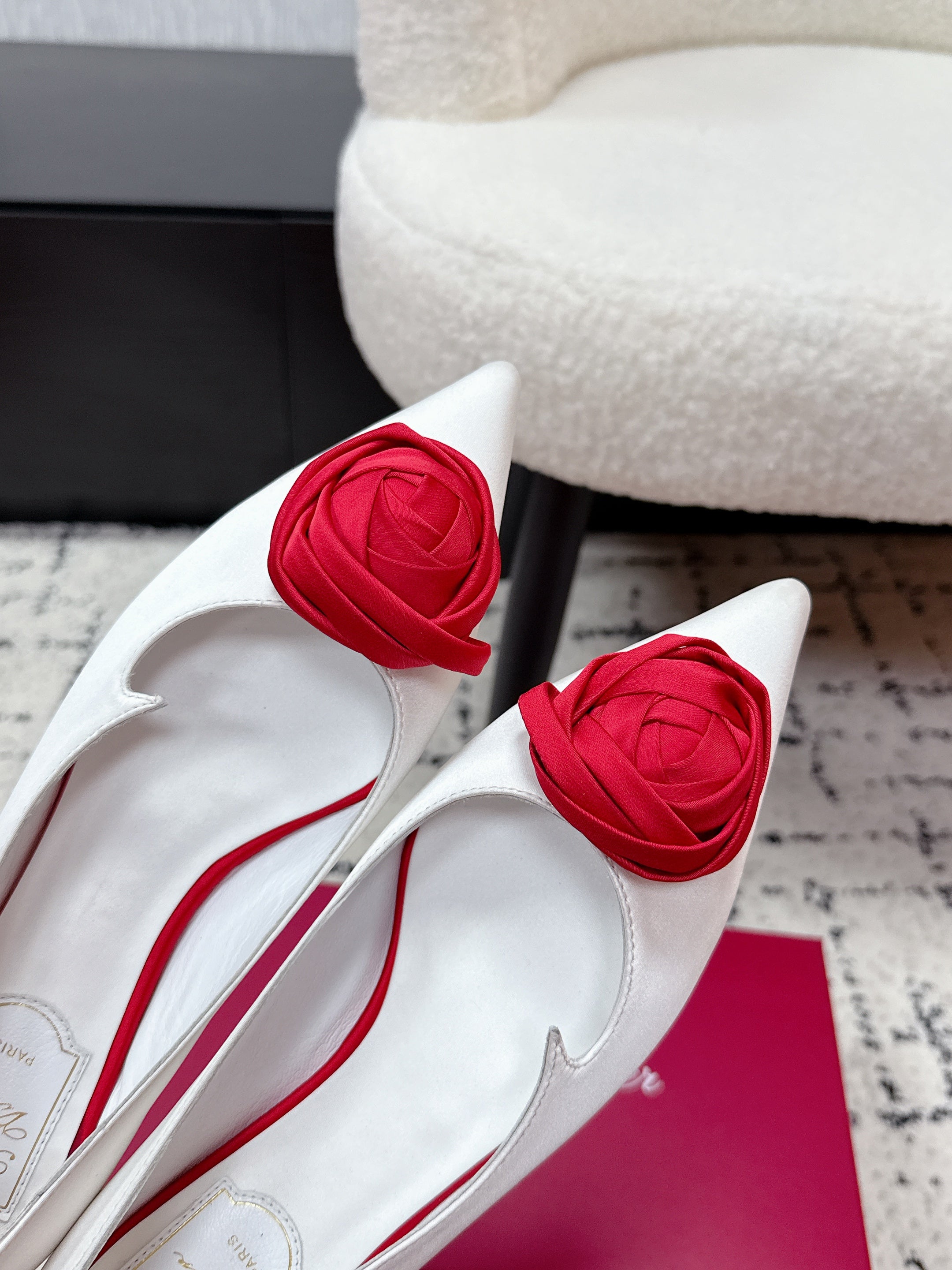 RV Rose Vivier Flower Slingback Flat White Red  Satin 617288