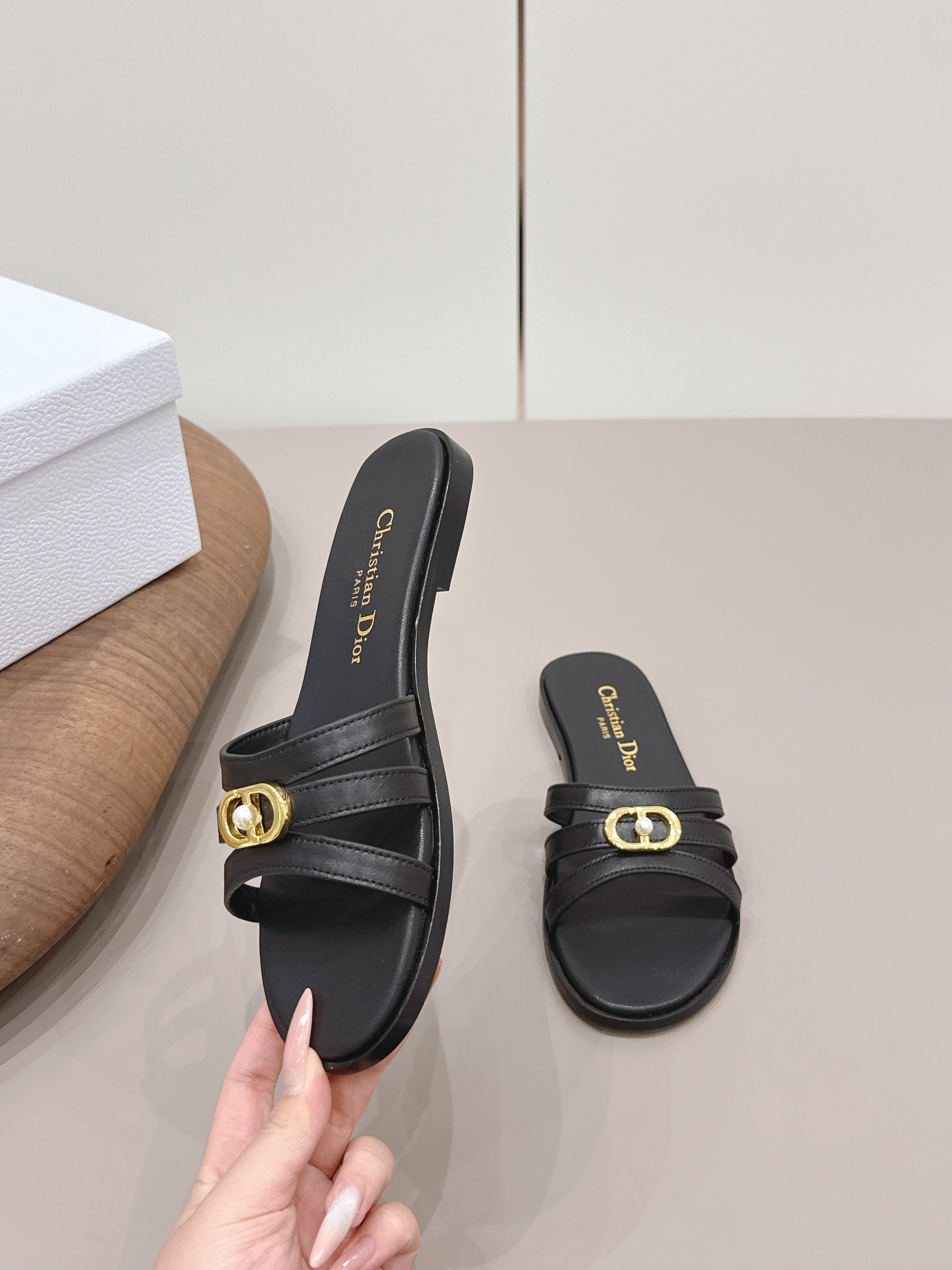 CD 26s 30M Slide Black Calfskin 738222