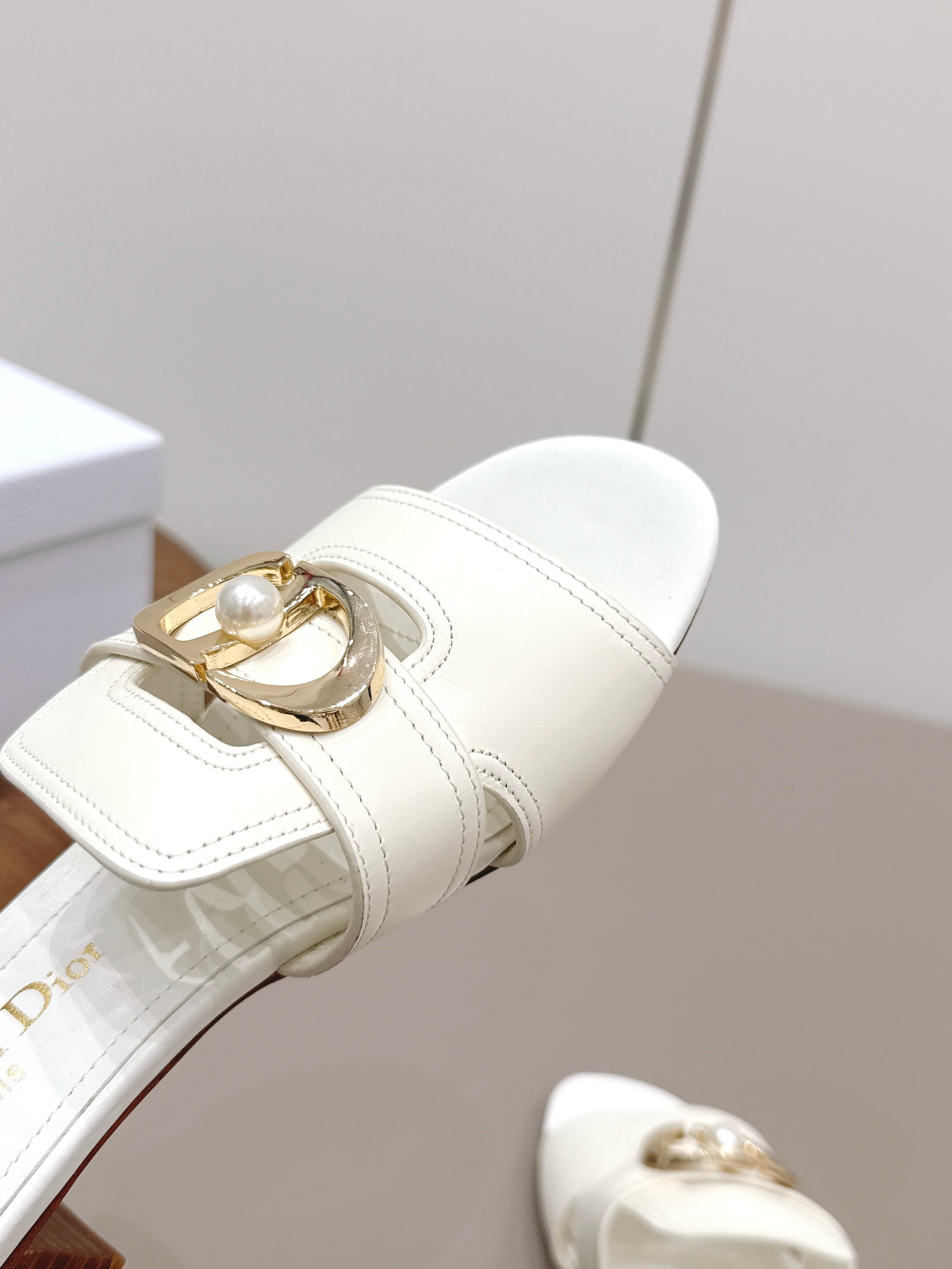 CD 30 Montaigne Sandal 4.5cm White Calfskin 738228