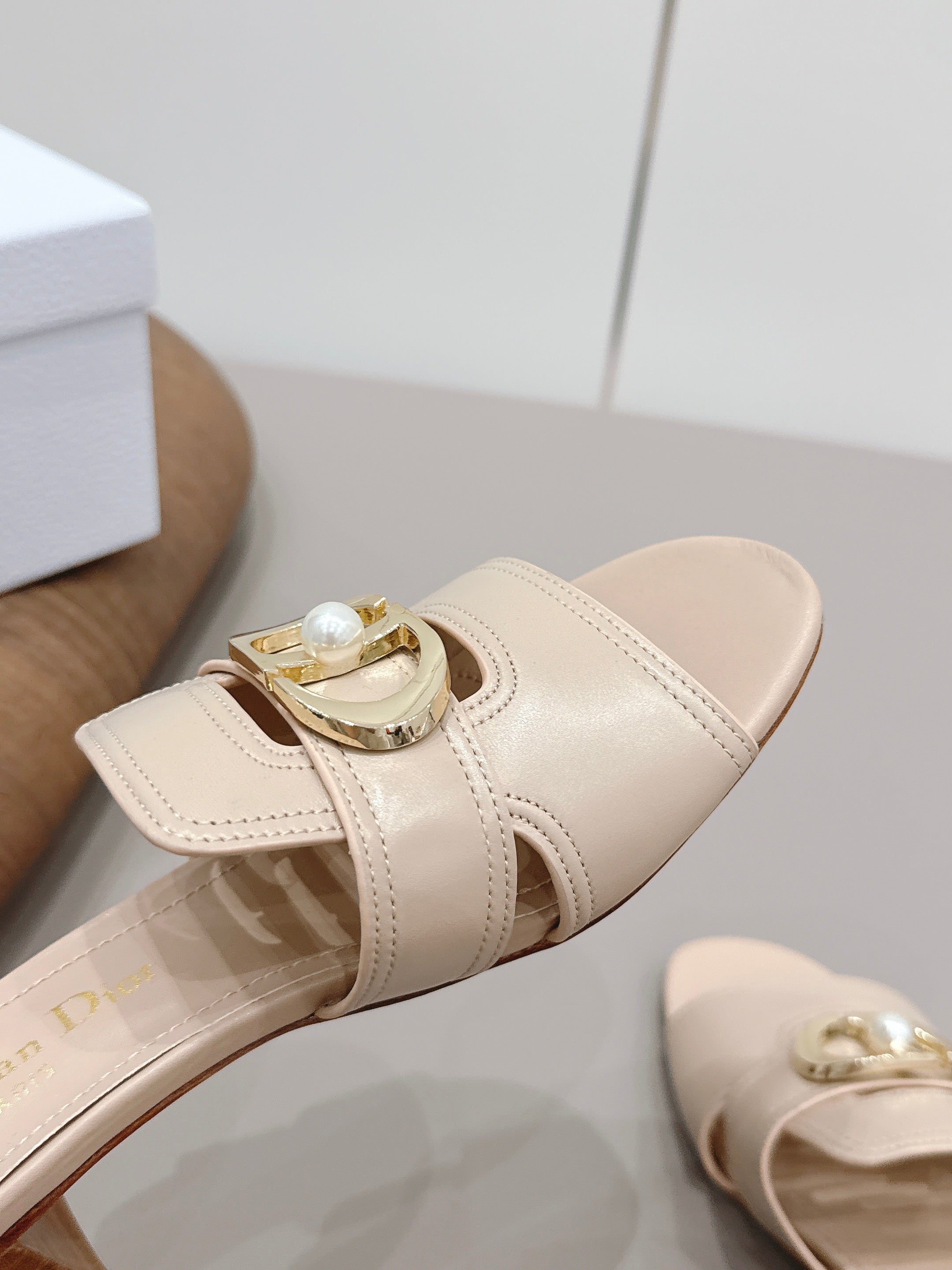 CD 30 Montaigne Sandal 4.5cm Beige Calfskin 738227
