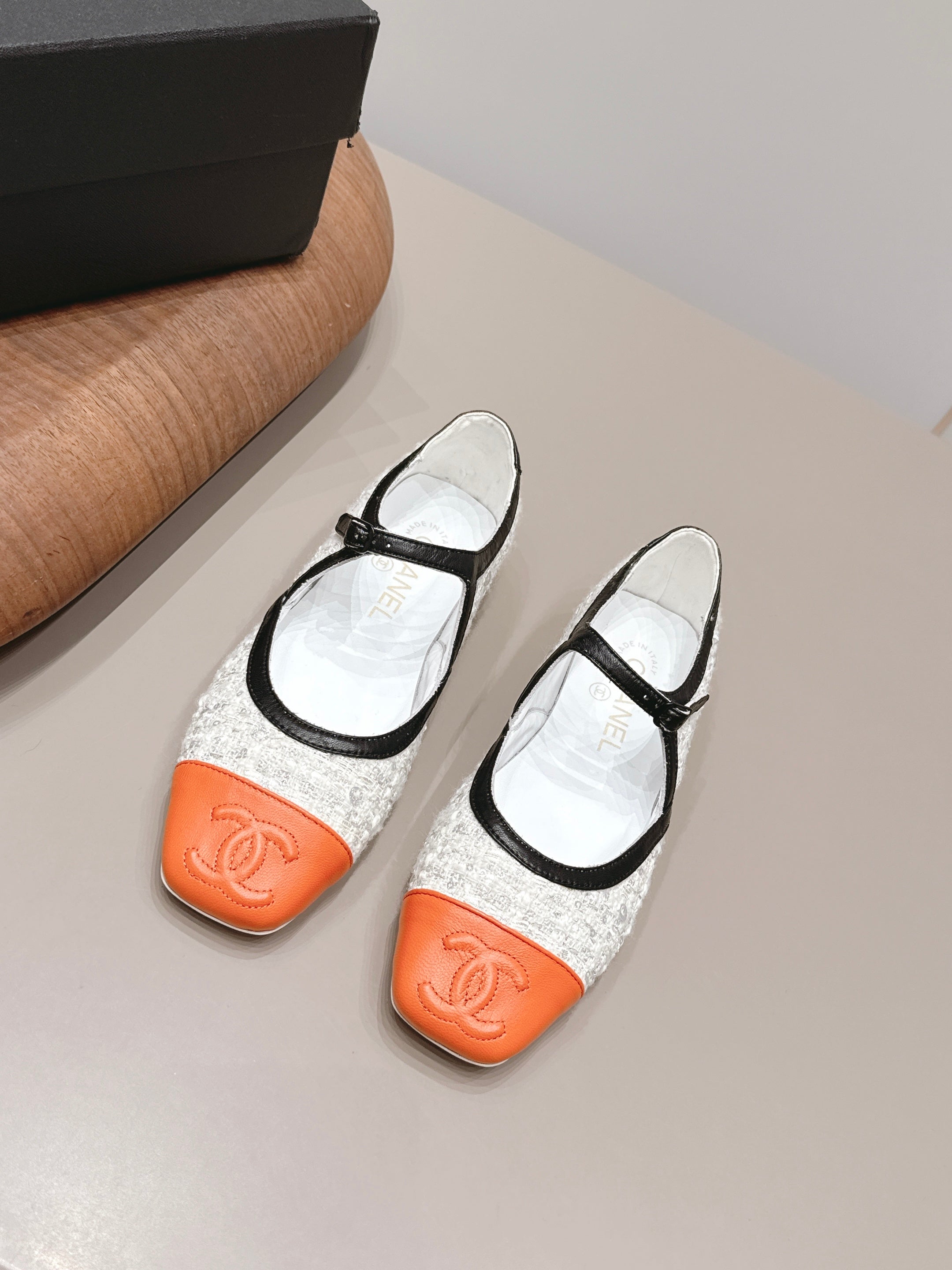 CC 26s Square-toe Ballet Flat White Orange Sheepskin Tweed 875989