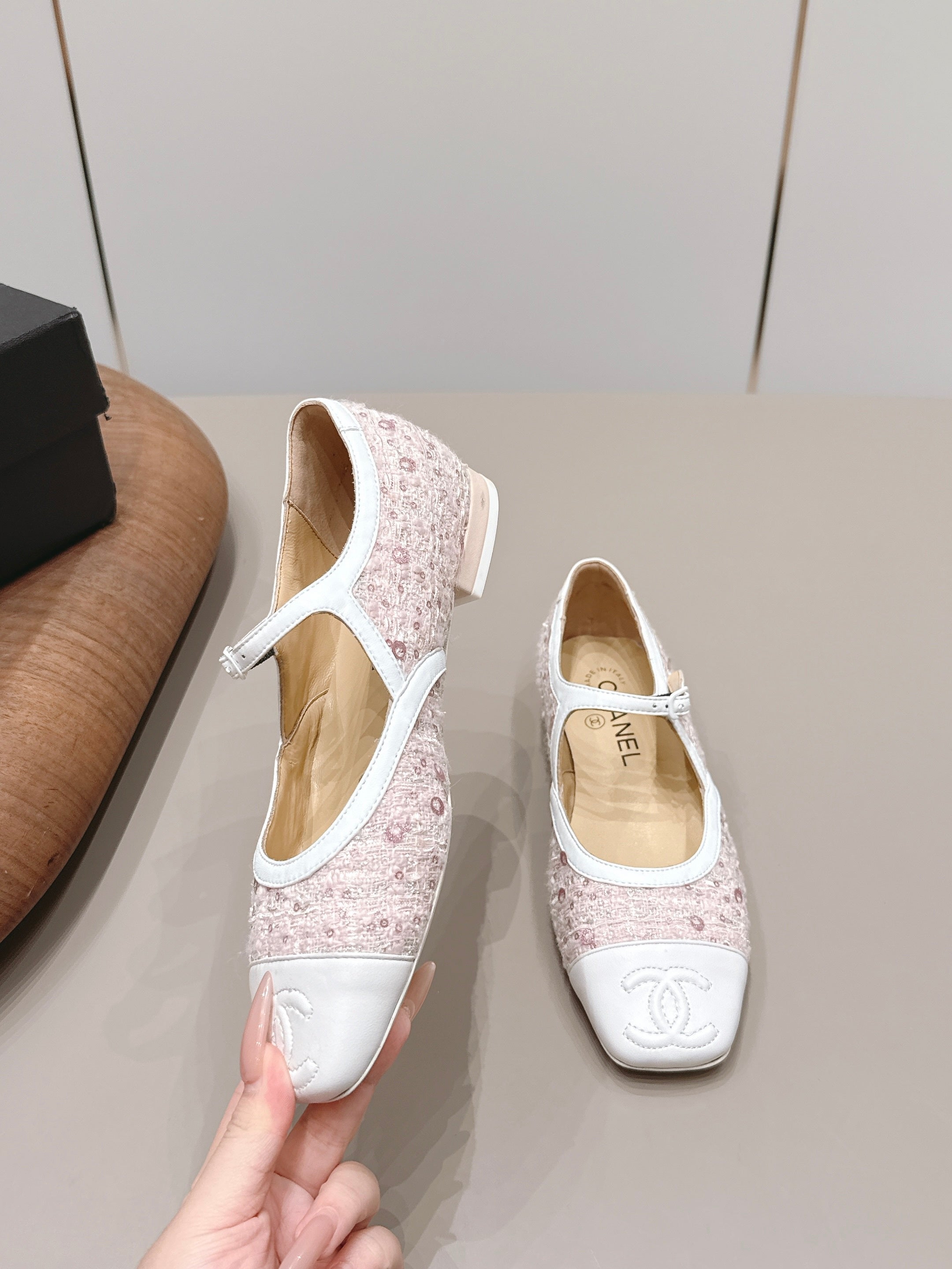 CC 26s Square-toe Ballet Flat White Orange Sheepskin 875988