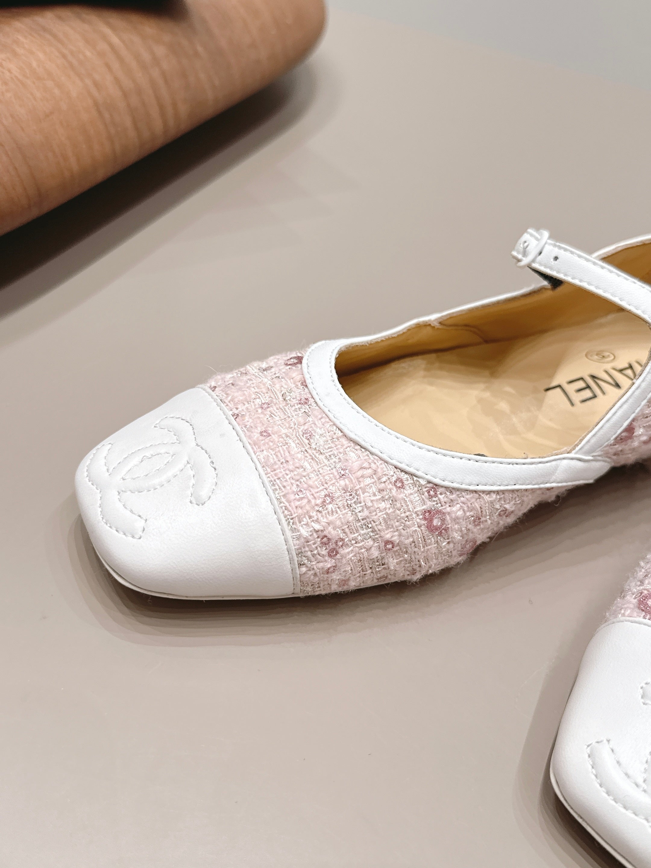 CC 26s Square-toe Ballet Flat White Orange Sheepskin 875988