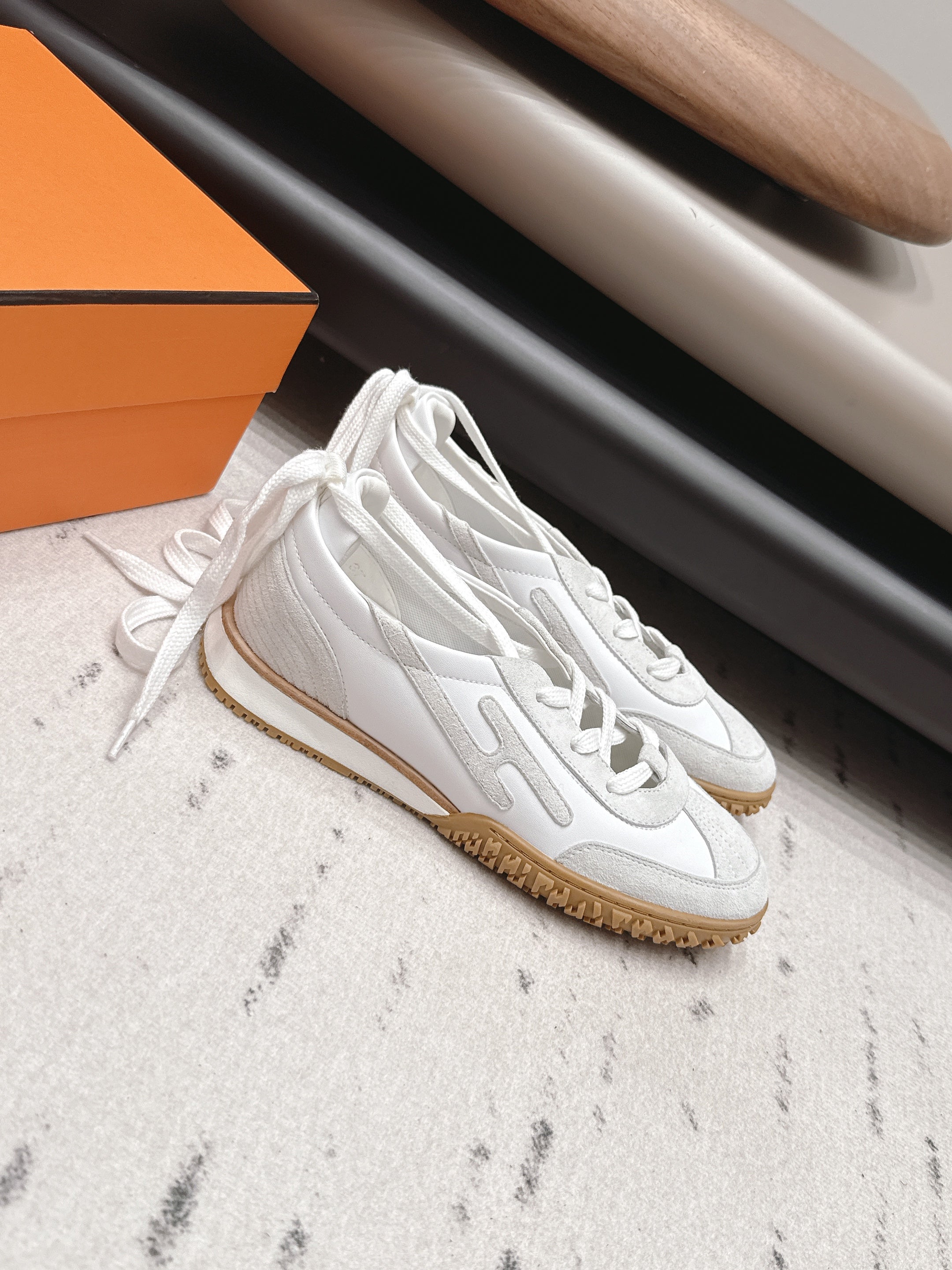 HM 26s Mascot Sneakers White Suede Lambskin 905304