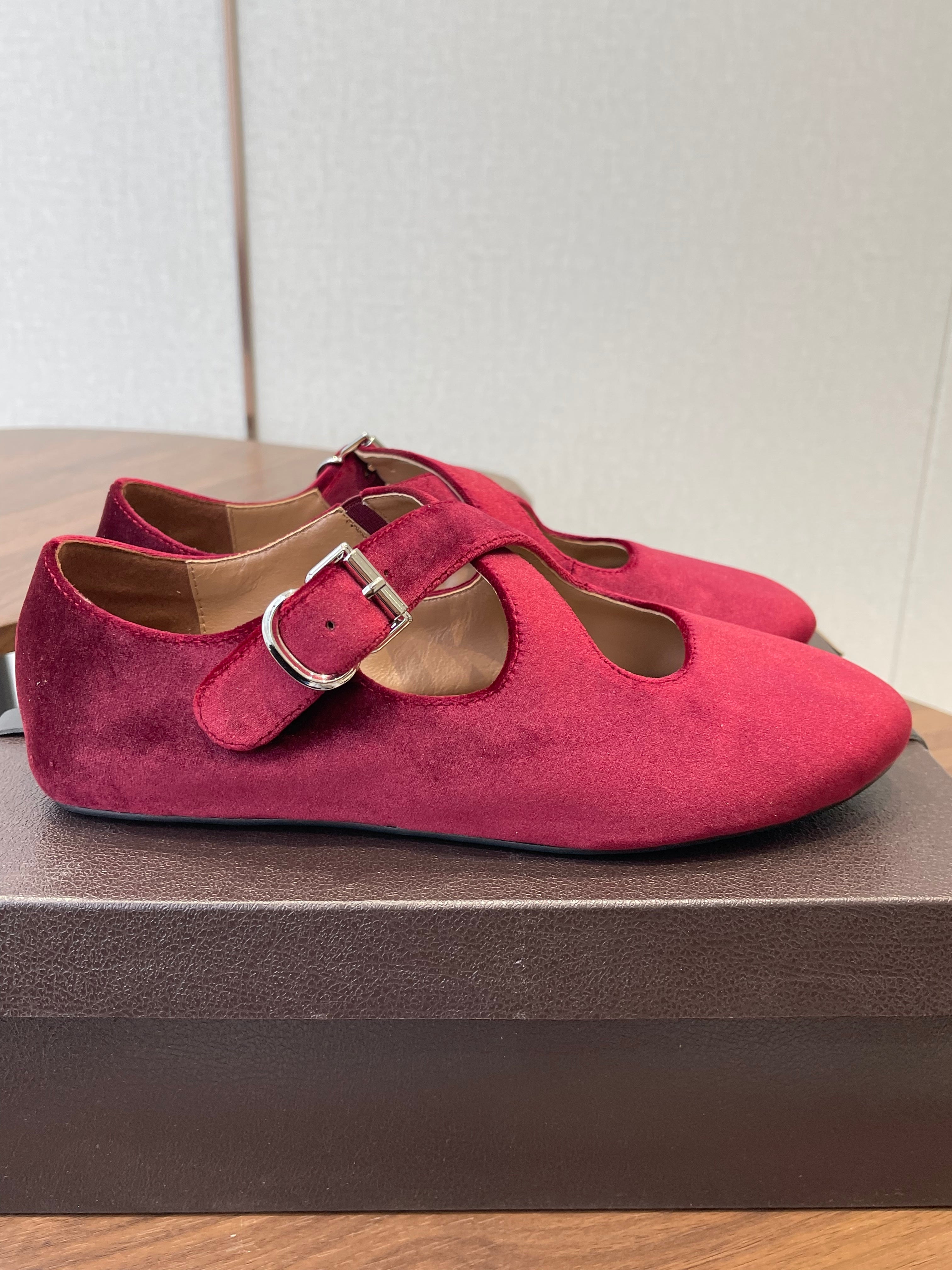 Alaïa Criss Cross Ballet Flat Red Velvet 633858