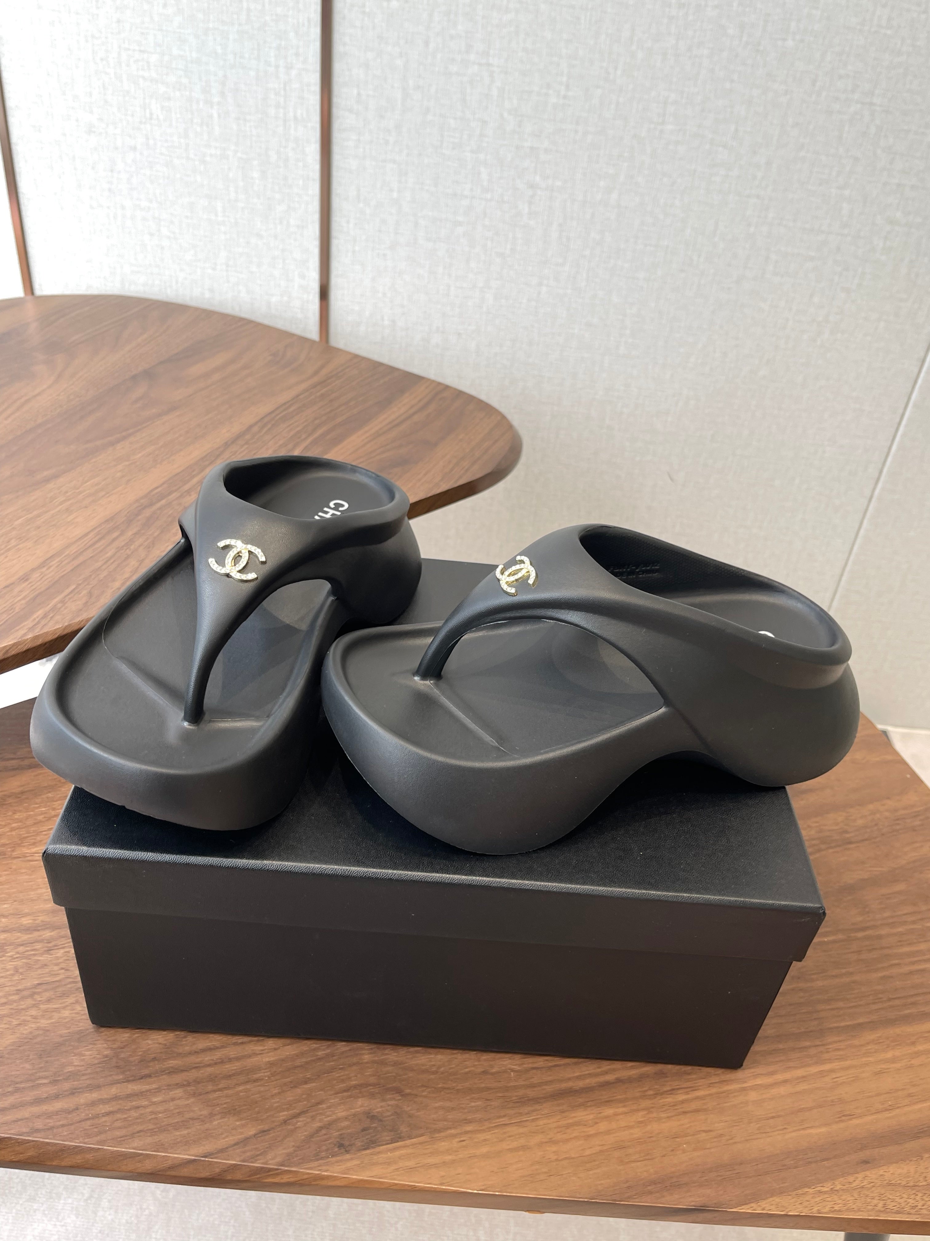 CC 26s Platform Flip-Flops Black Rubber 727520