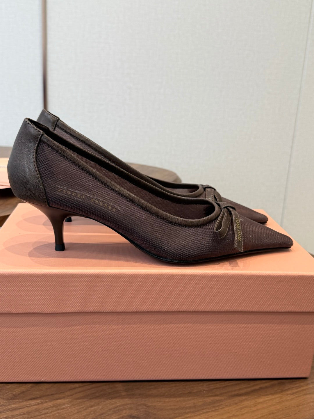 Miu 26s Pump 5.5cm Coffee Canvas 887658