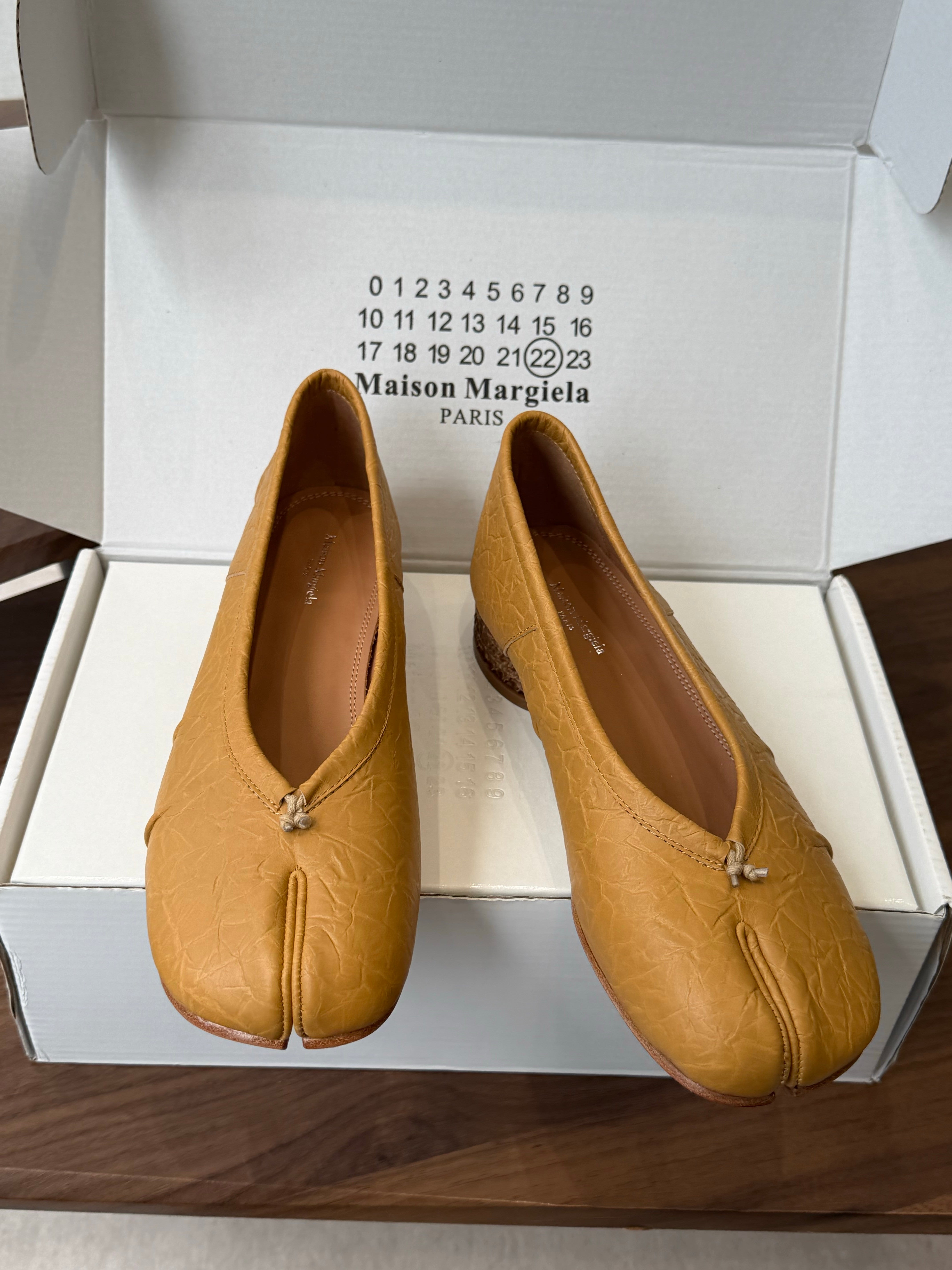 MM6 Split Toe Low Heel 3cm Tan Textured Leather 890032