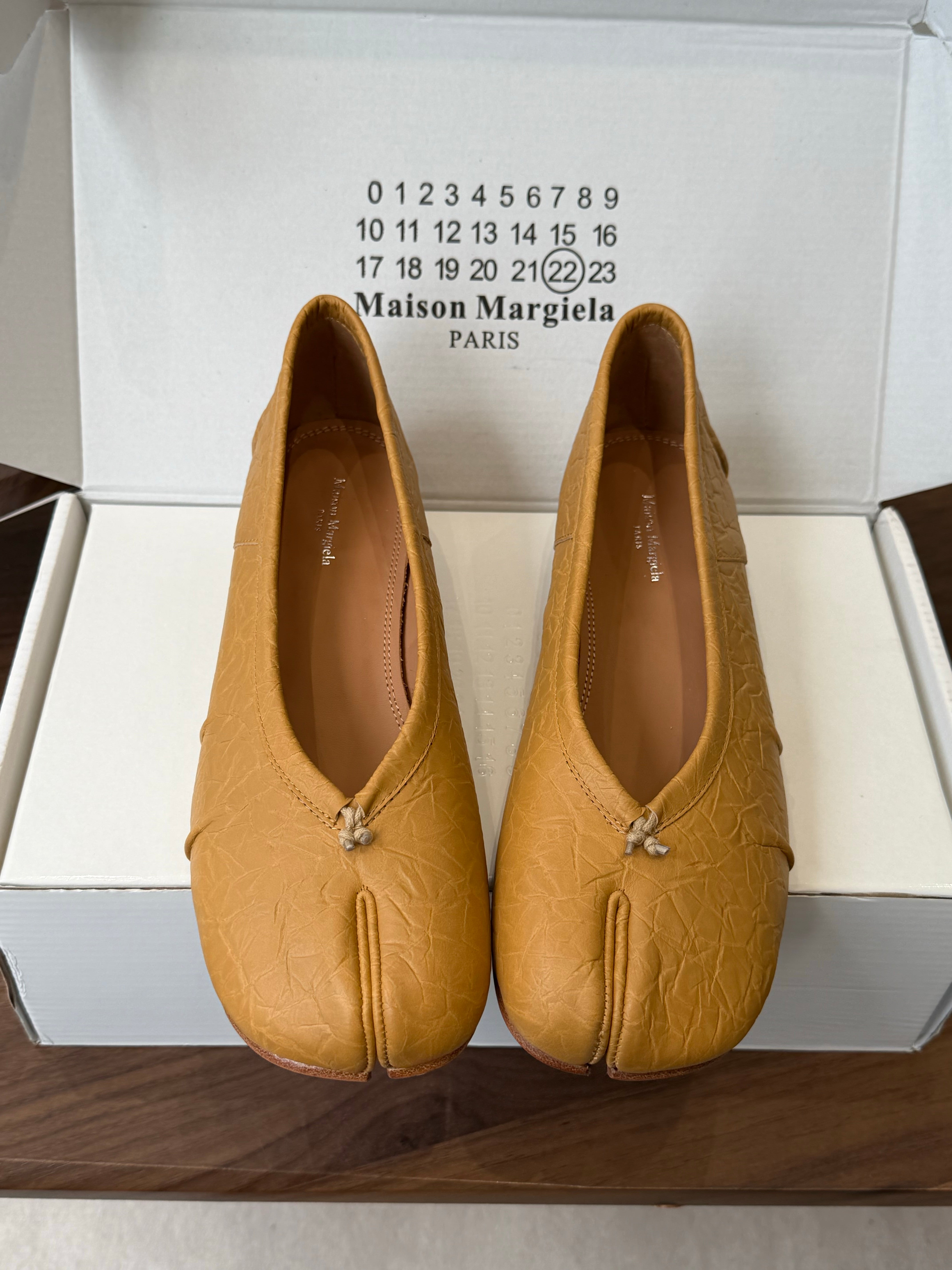 MM6 Split Toe Low Heel 3cm Tan Textured Leather 890032