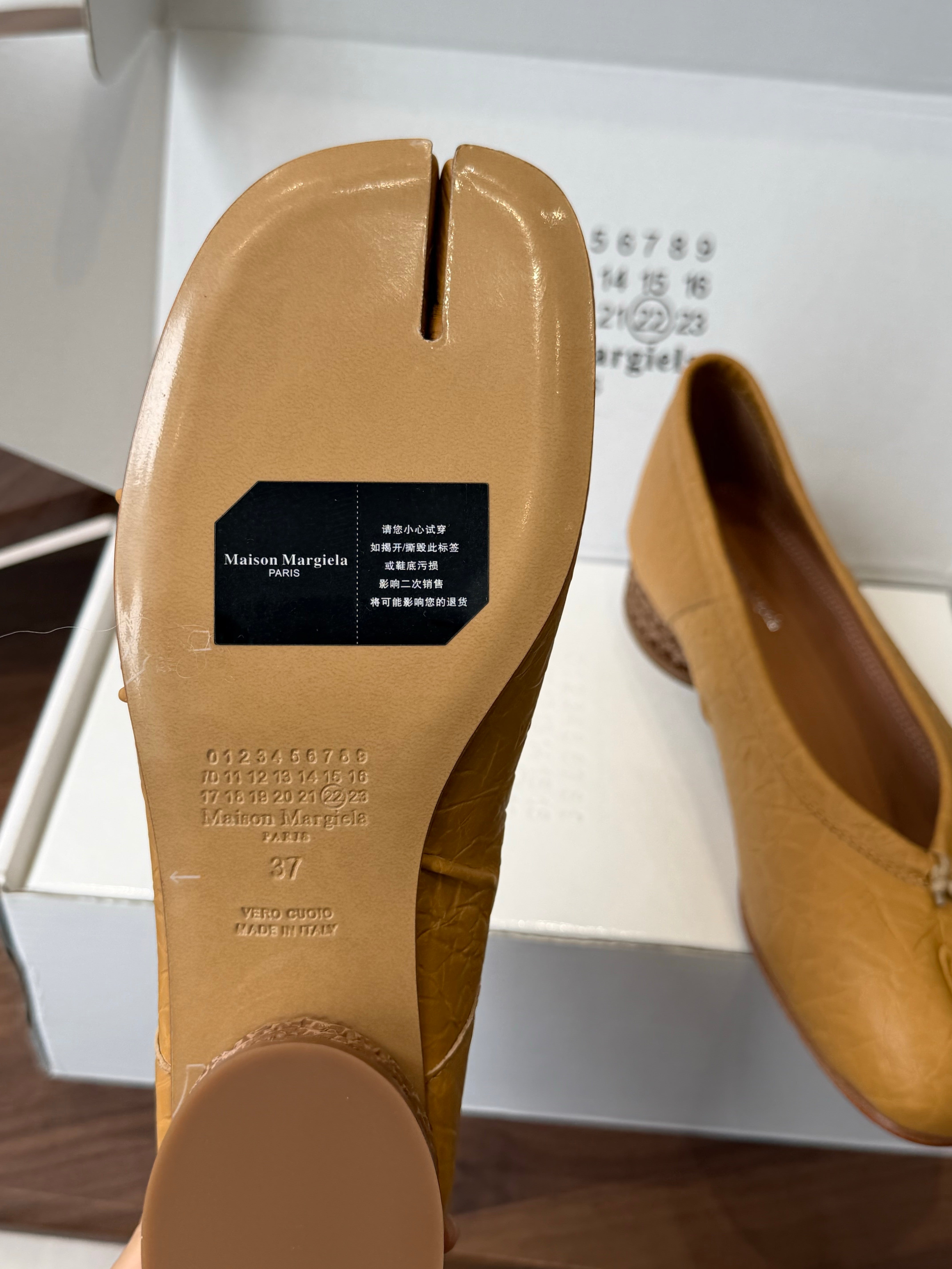 MM6 Split Toe Low Heel 3cm Tan Textured Leather 890032
