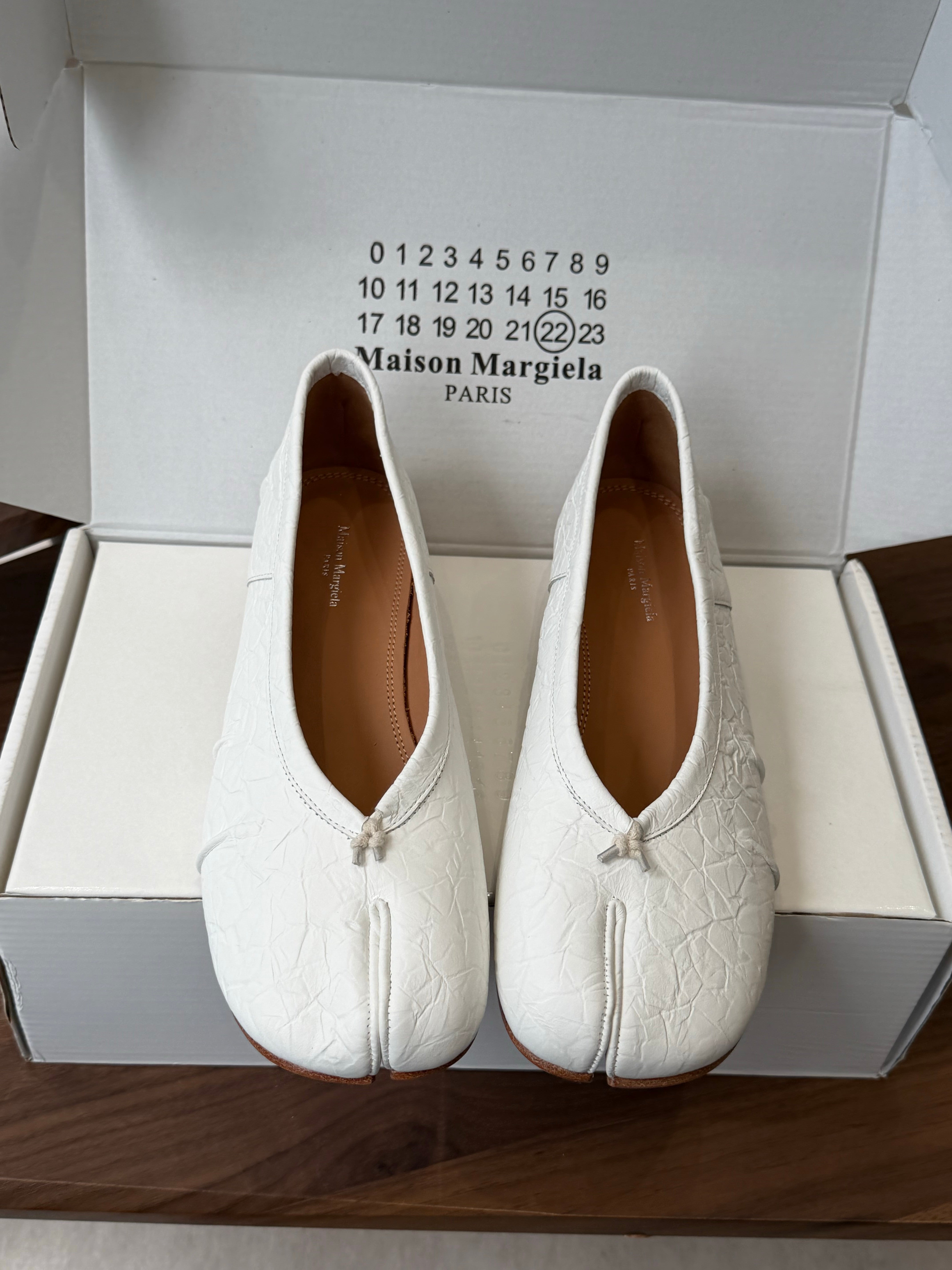 MM6 Split Toe Low Heel 3cm White Textured Leather 890034