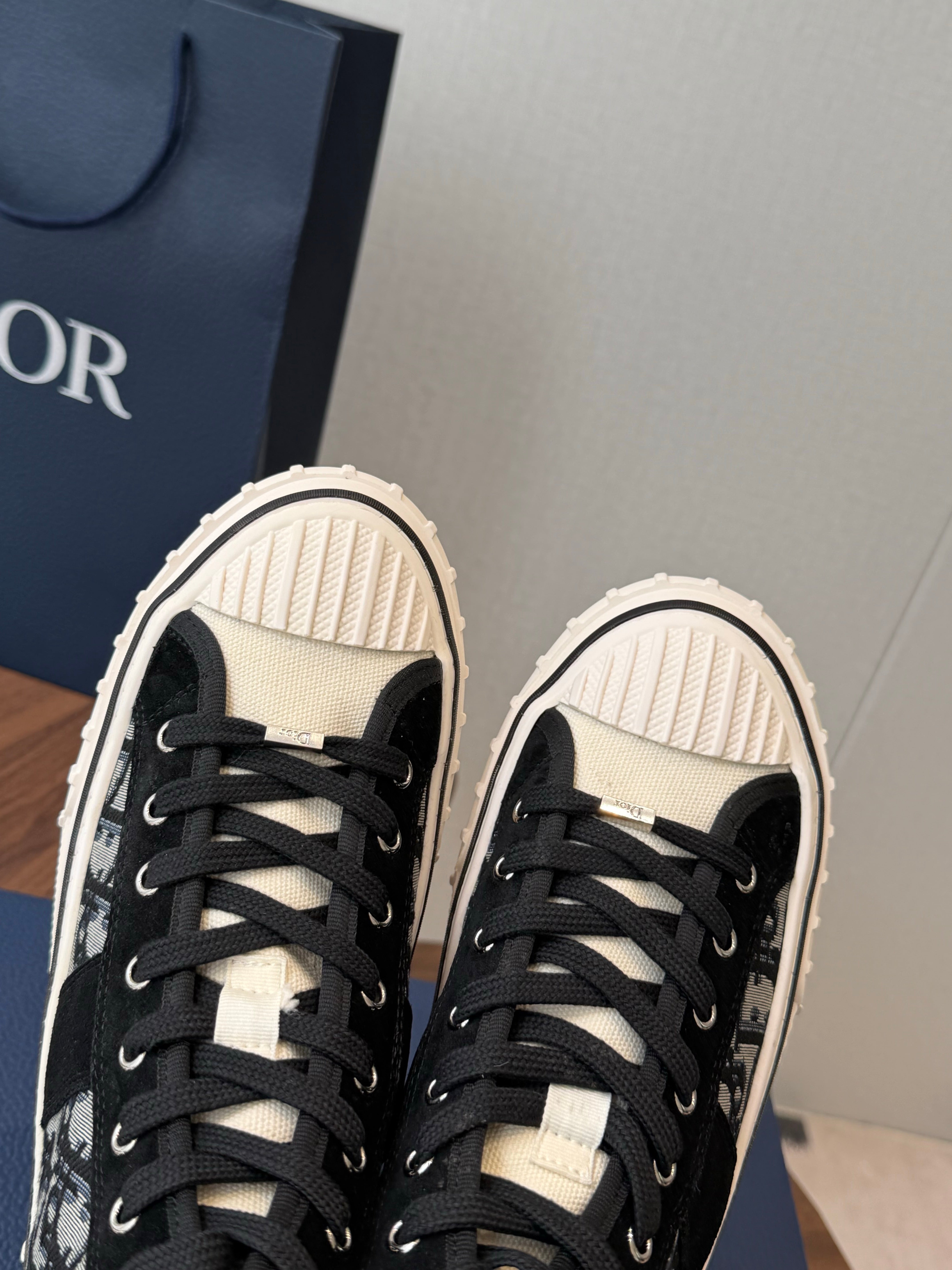 CD 26s Hooper Hight-Top Sneaker Black Beige Canvas 940259