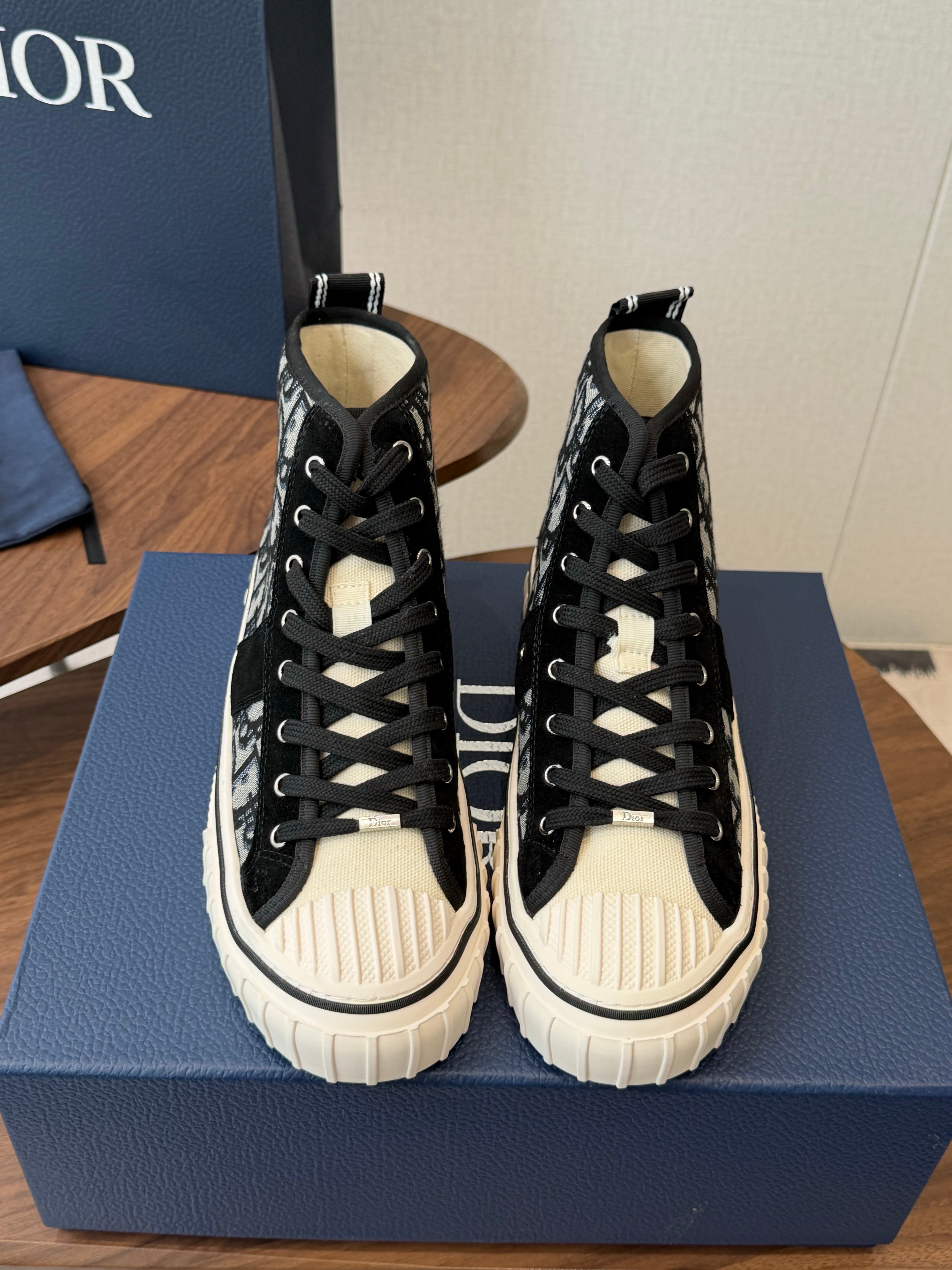 CD 26s Hooper Hight-Top Sneaker Black Beige Canvas 940259