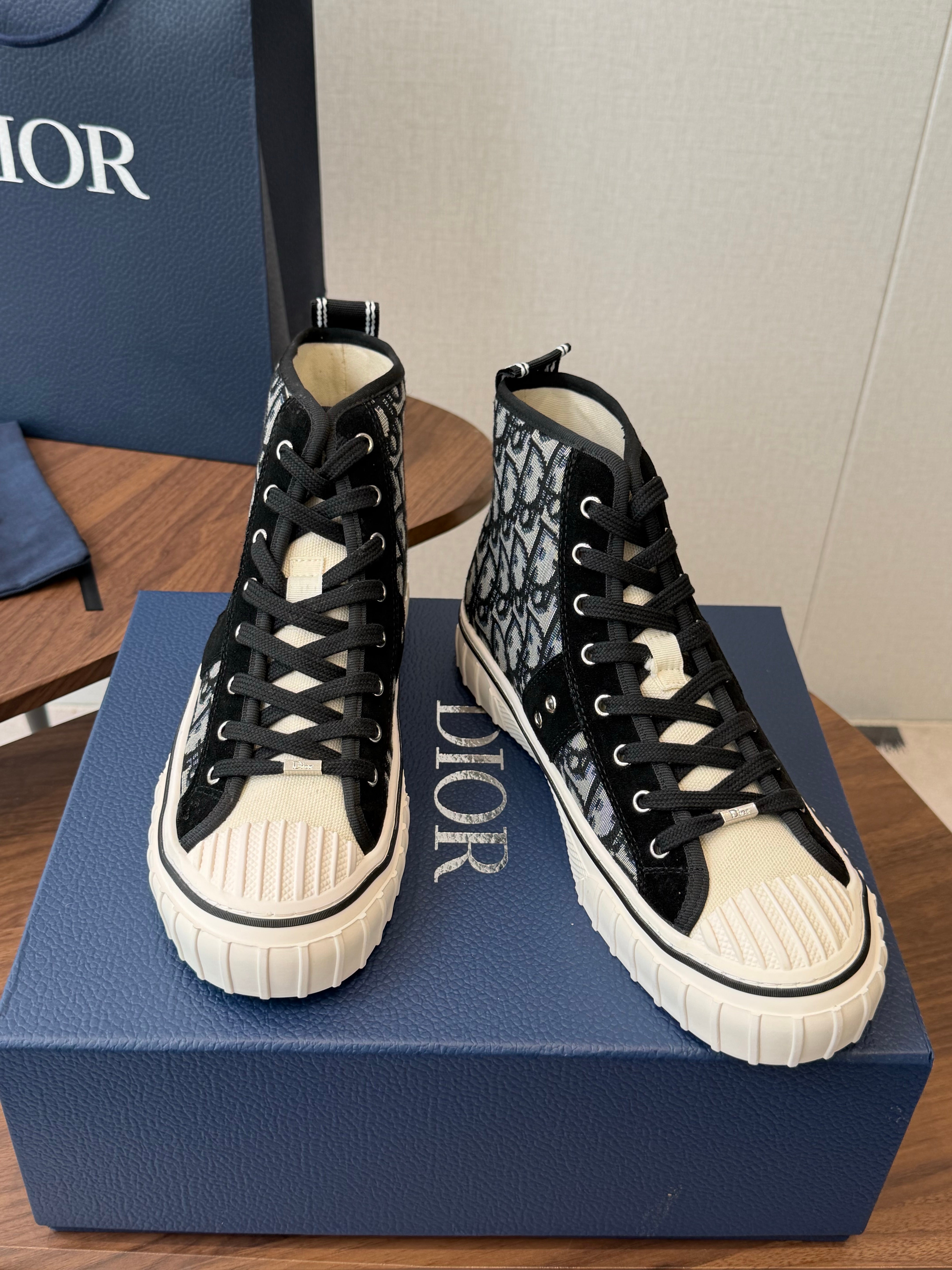 CD 26s Hooper Hight-Top Sneaker Black Beige Canvas 940259