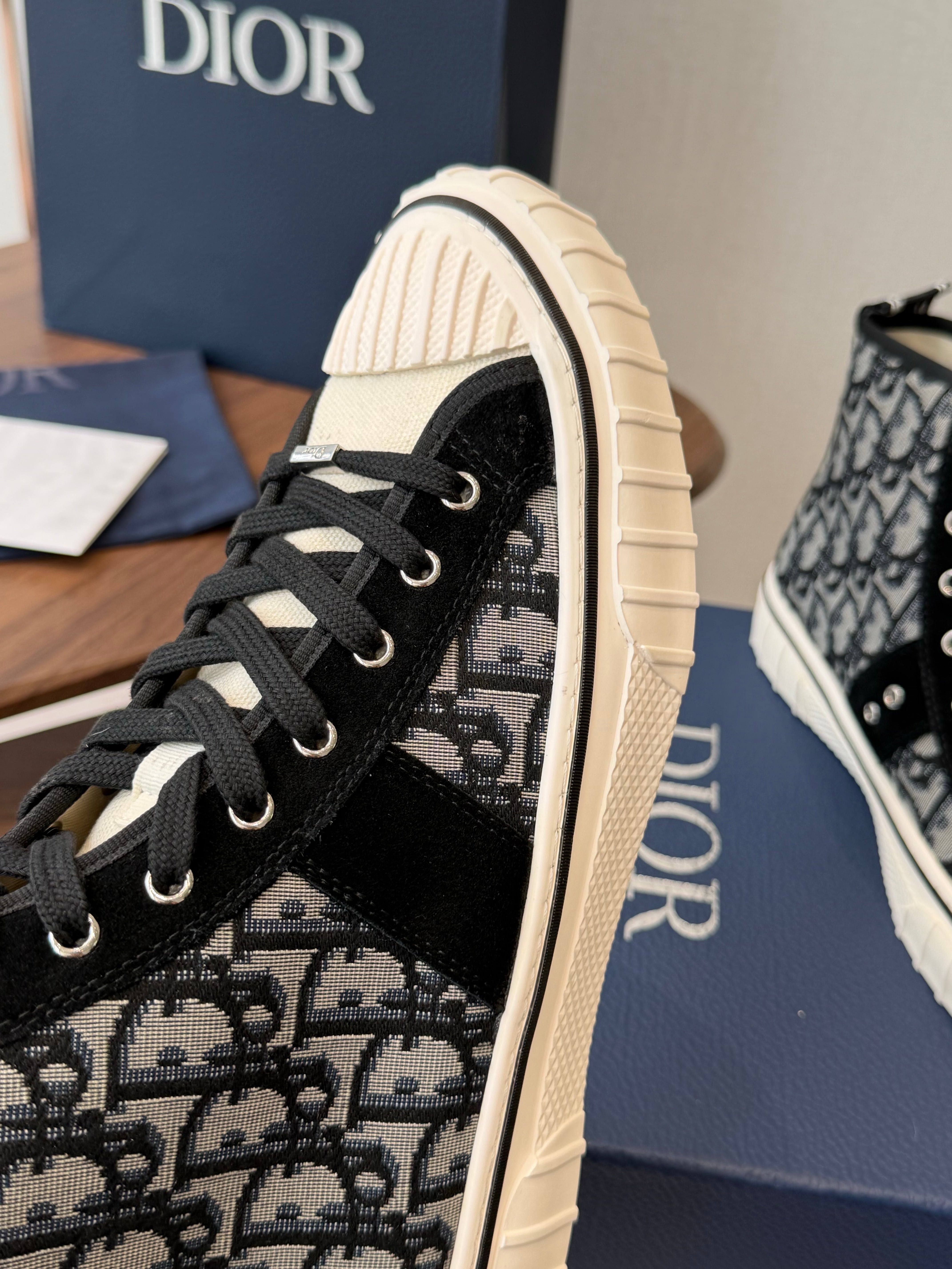 CD 26s Hooper Hight-Top Sneaker Black Beige Canvas 940259