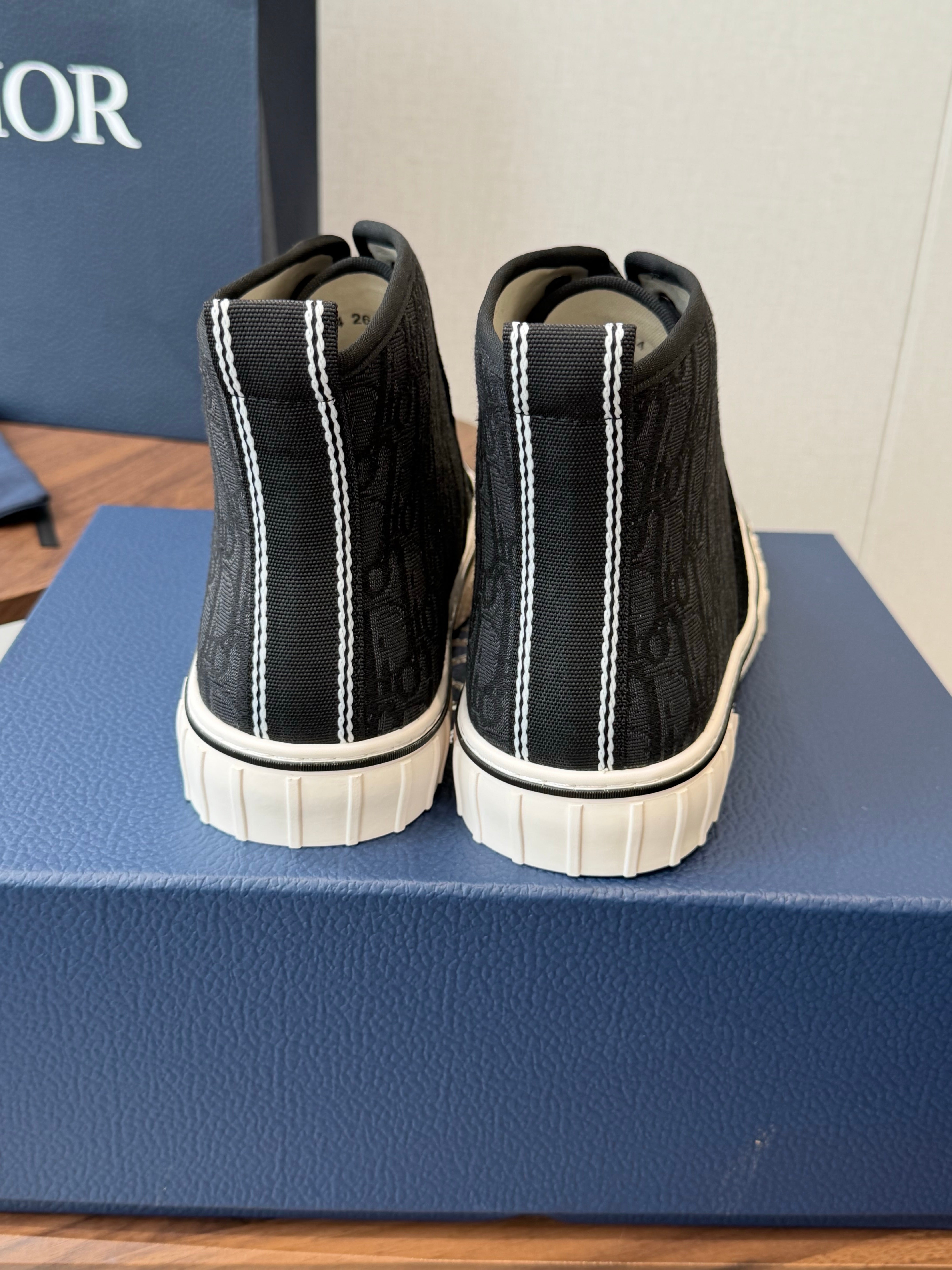 CD 26s Hooper Hight-Top Sneaker Black Canvas 940261